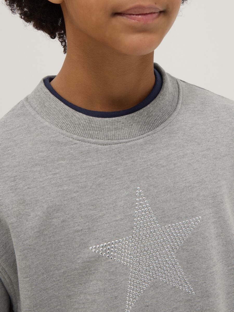 Felpa in misto cotone grigia da ragazza relaxed fit con stella_2