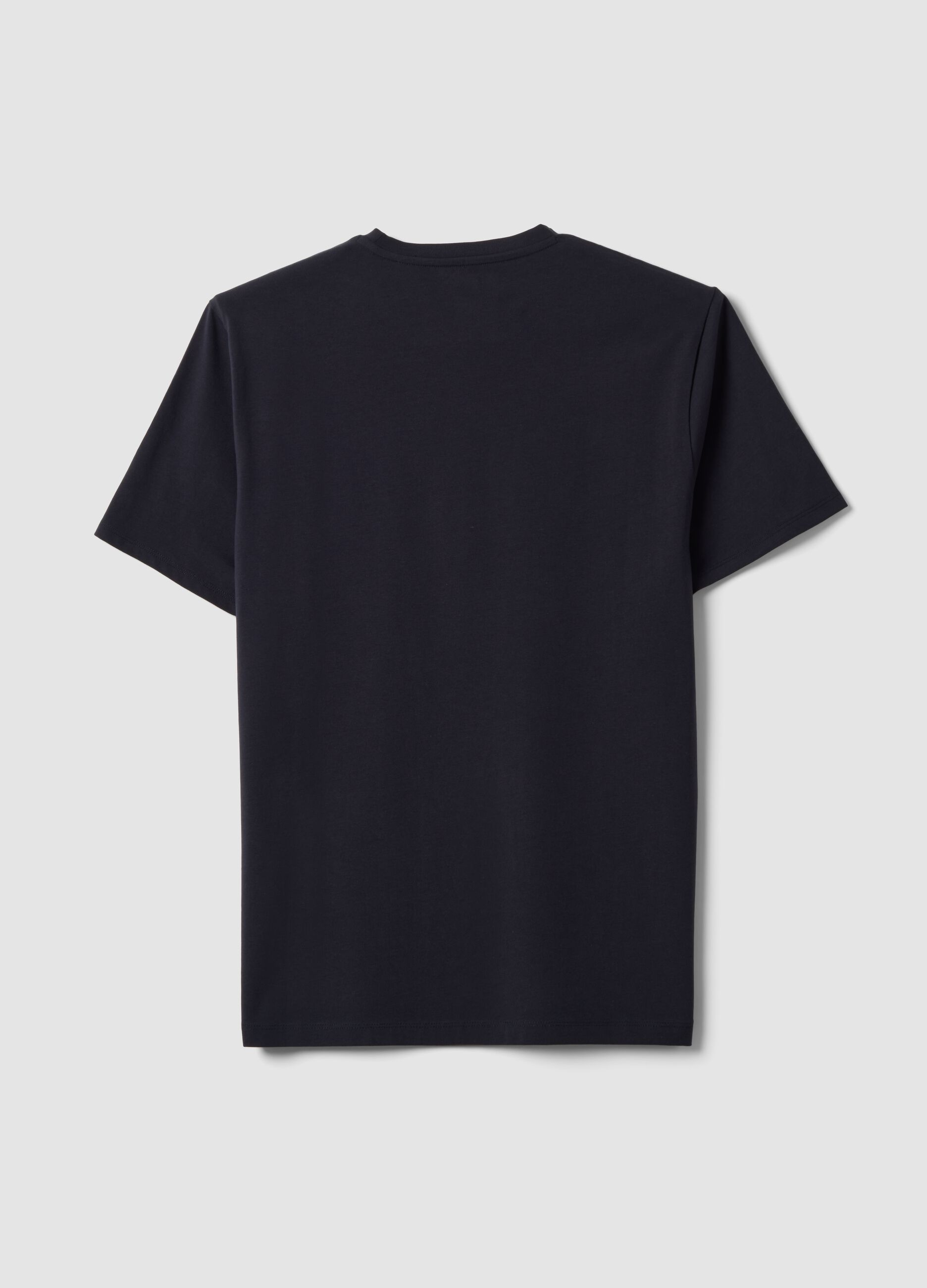 T-shirt nera in cotone organico a maniche corte slim fit