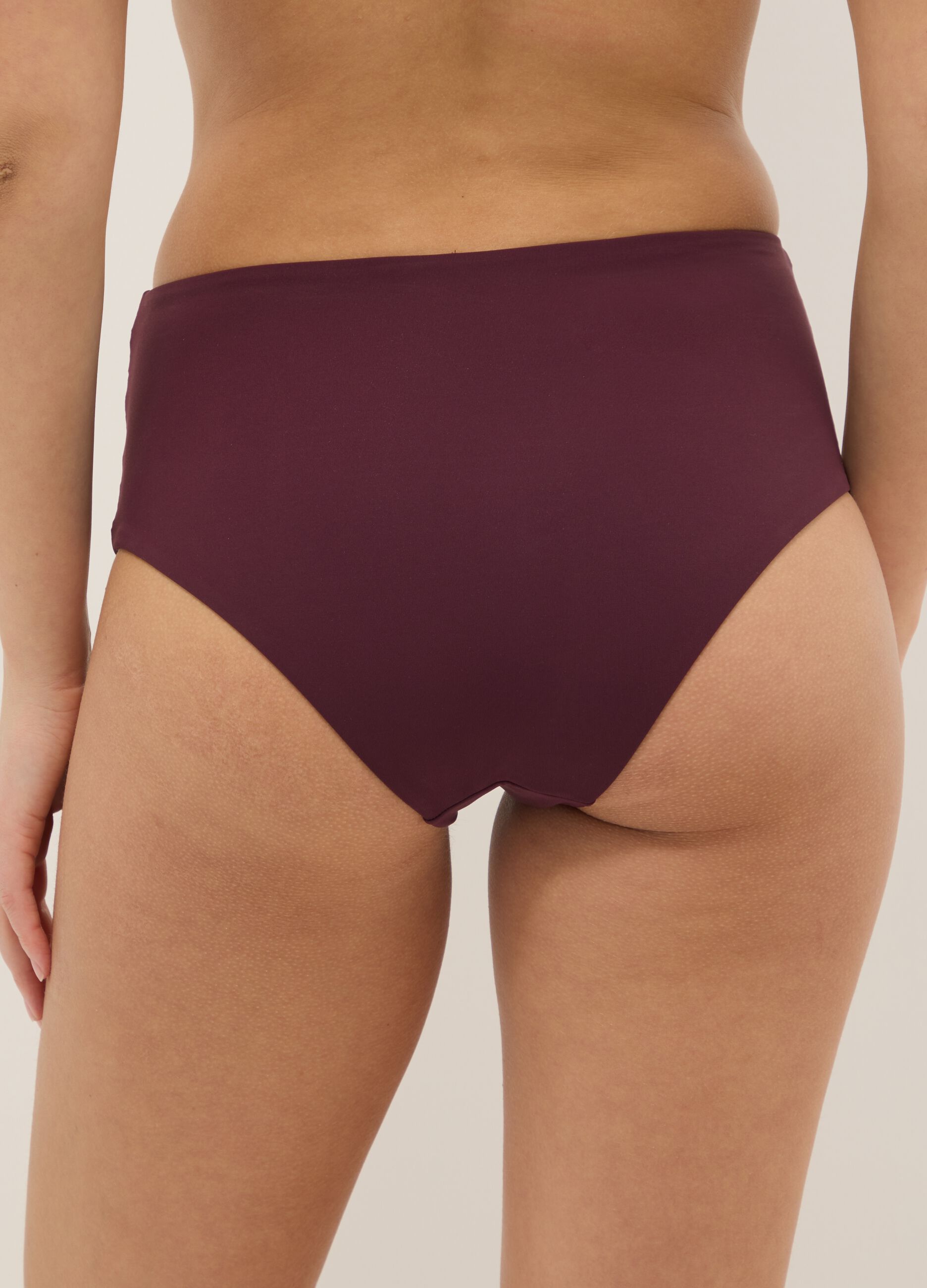 Purple bikini bottoms with knotted detail in stretchy shaping fabric