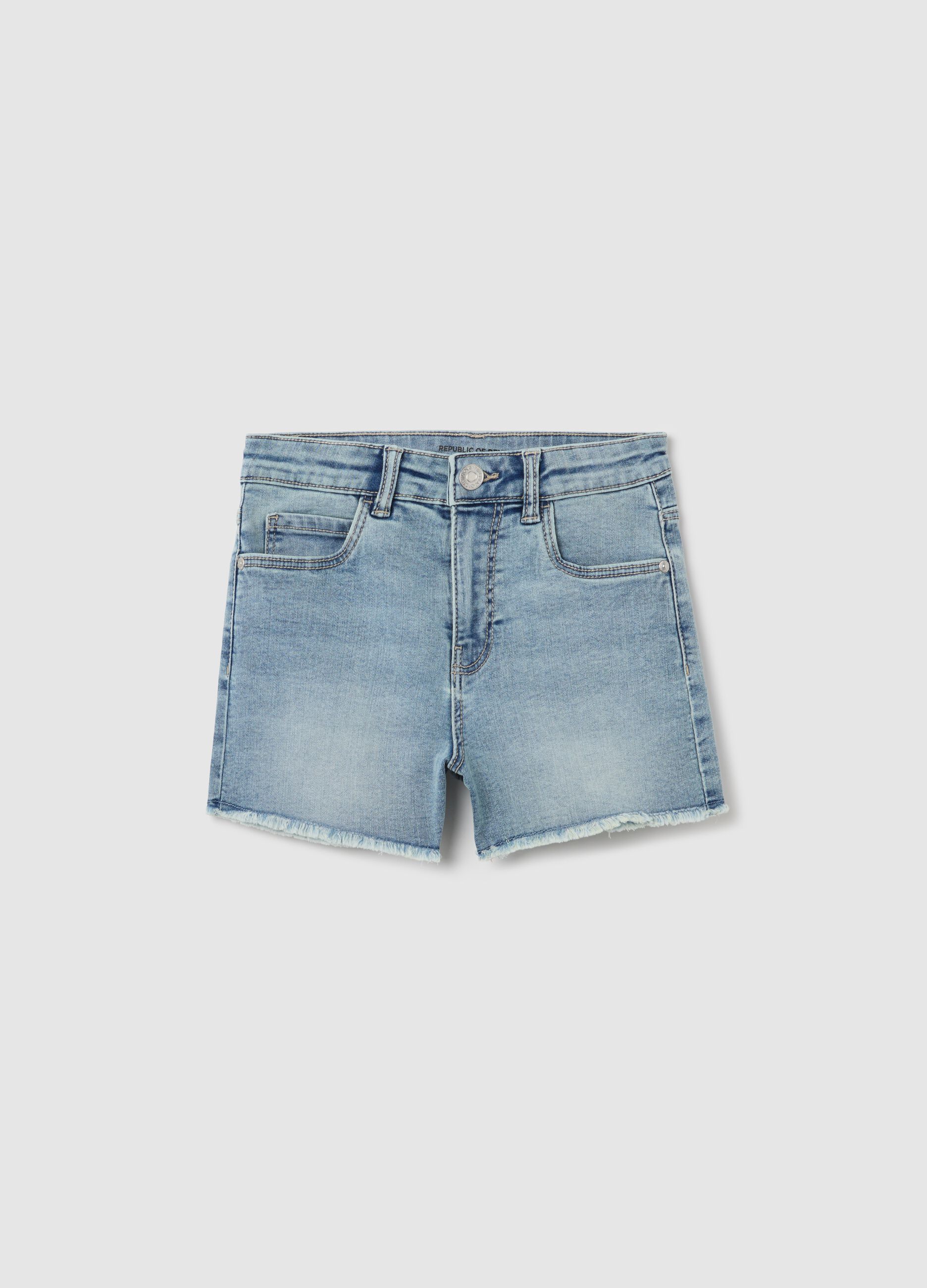 Denim shorts with five pockets and fringed hem
