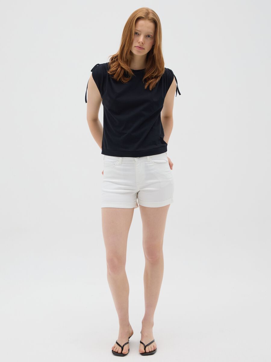 Women's white cotton blend shorts regular fit_0