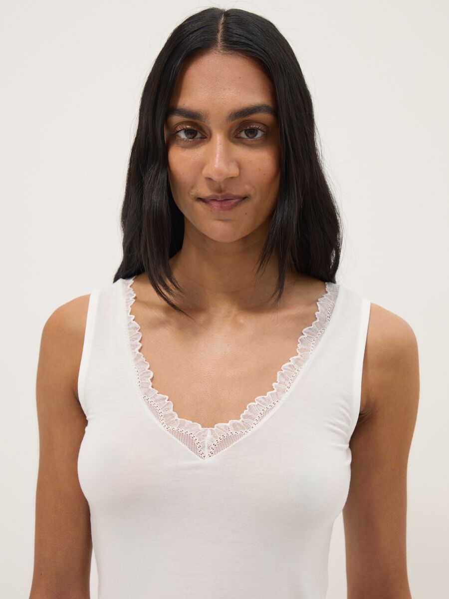 White regular fit vest with lace_1