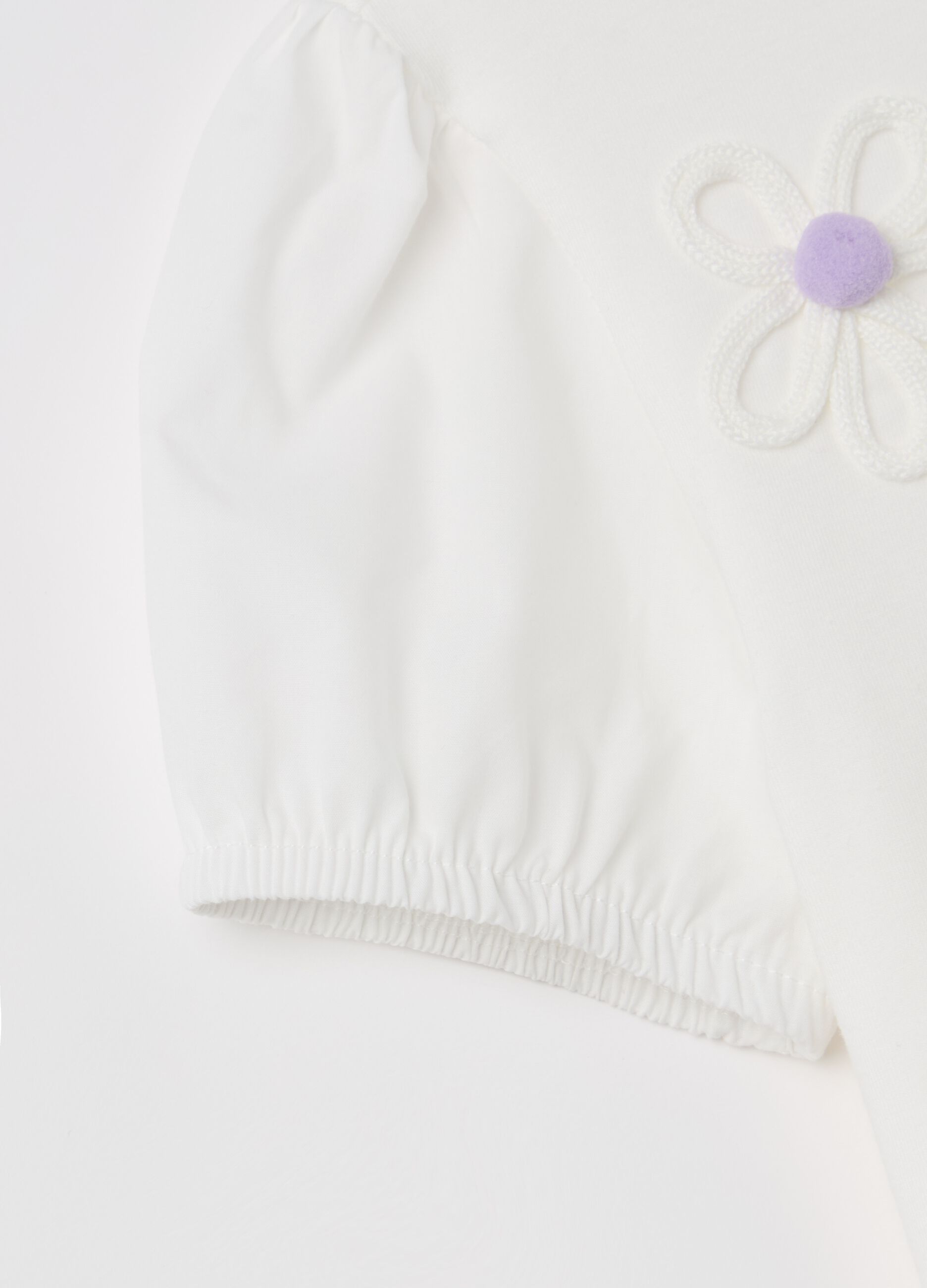 T-shirt with flowers application and pompoms