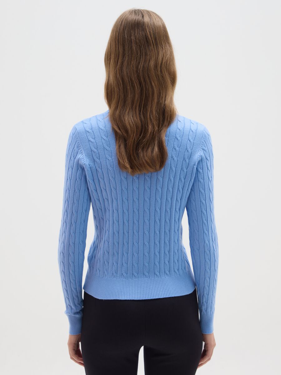 Blue Pullover with Round Neck_2