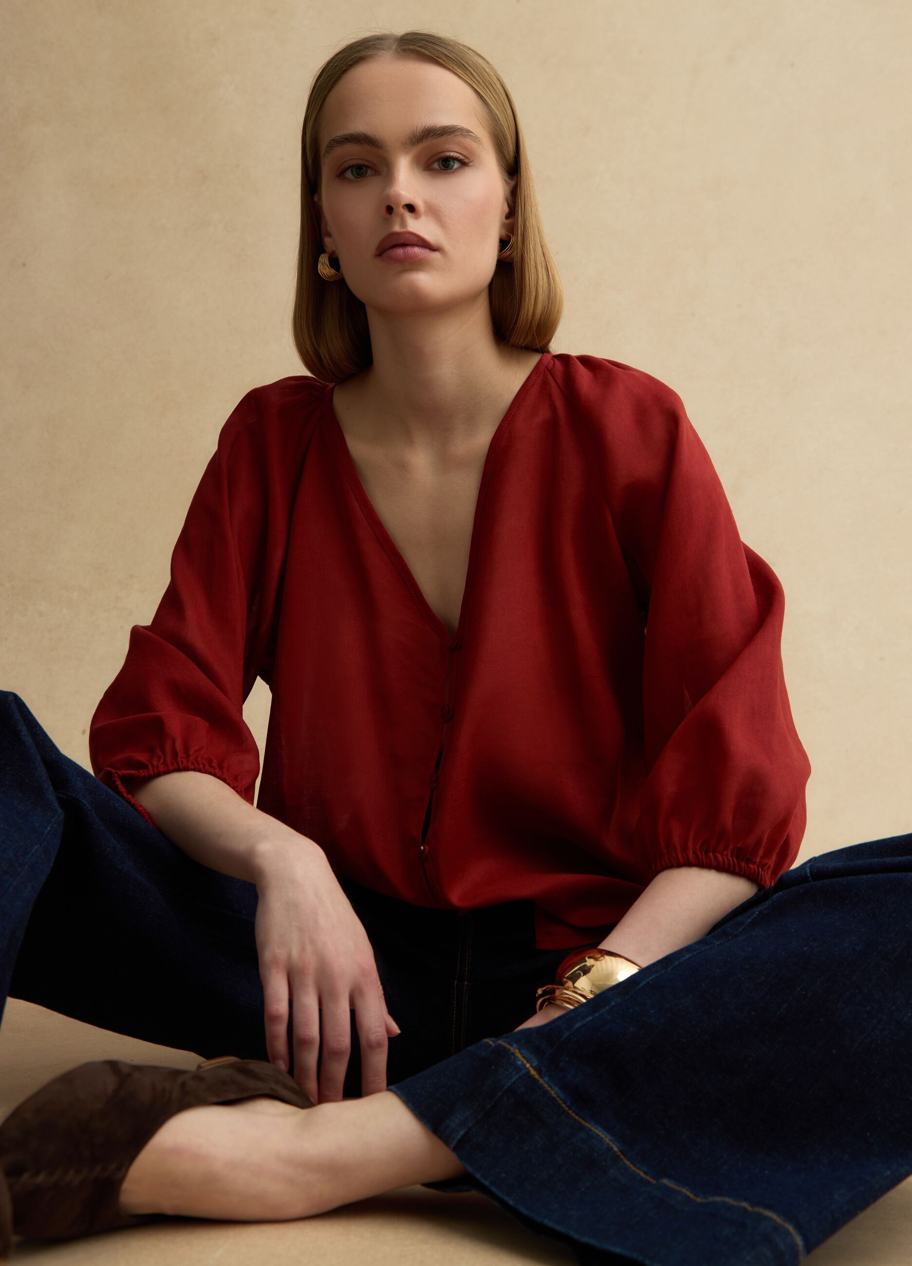 Red ramie and lyocell blend shirt with V-neck, regular fit