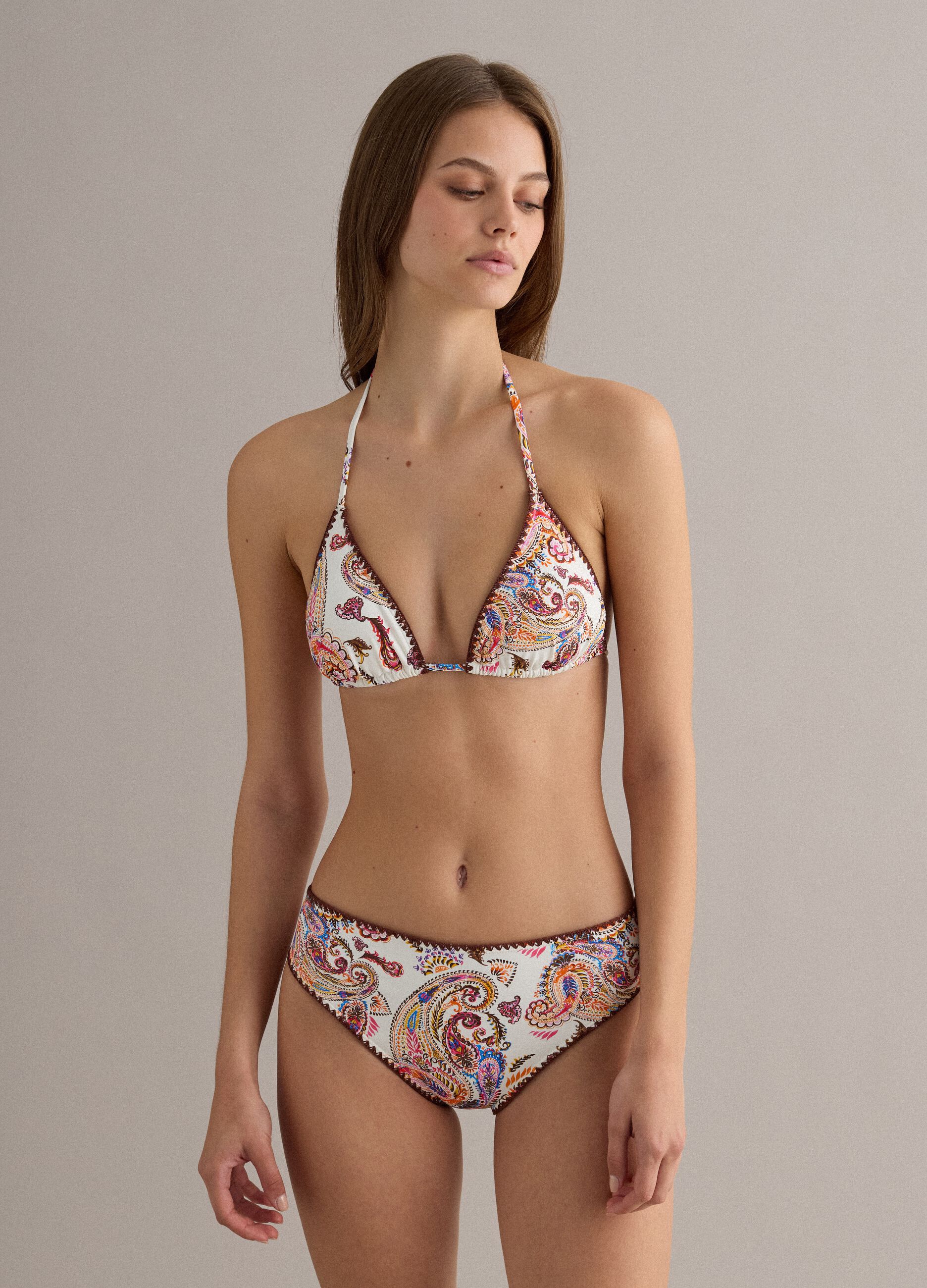 Slip bikini multicolor in tessuto elasticizzato con fantasia paisley