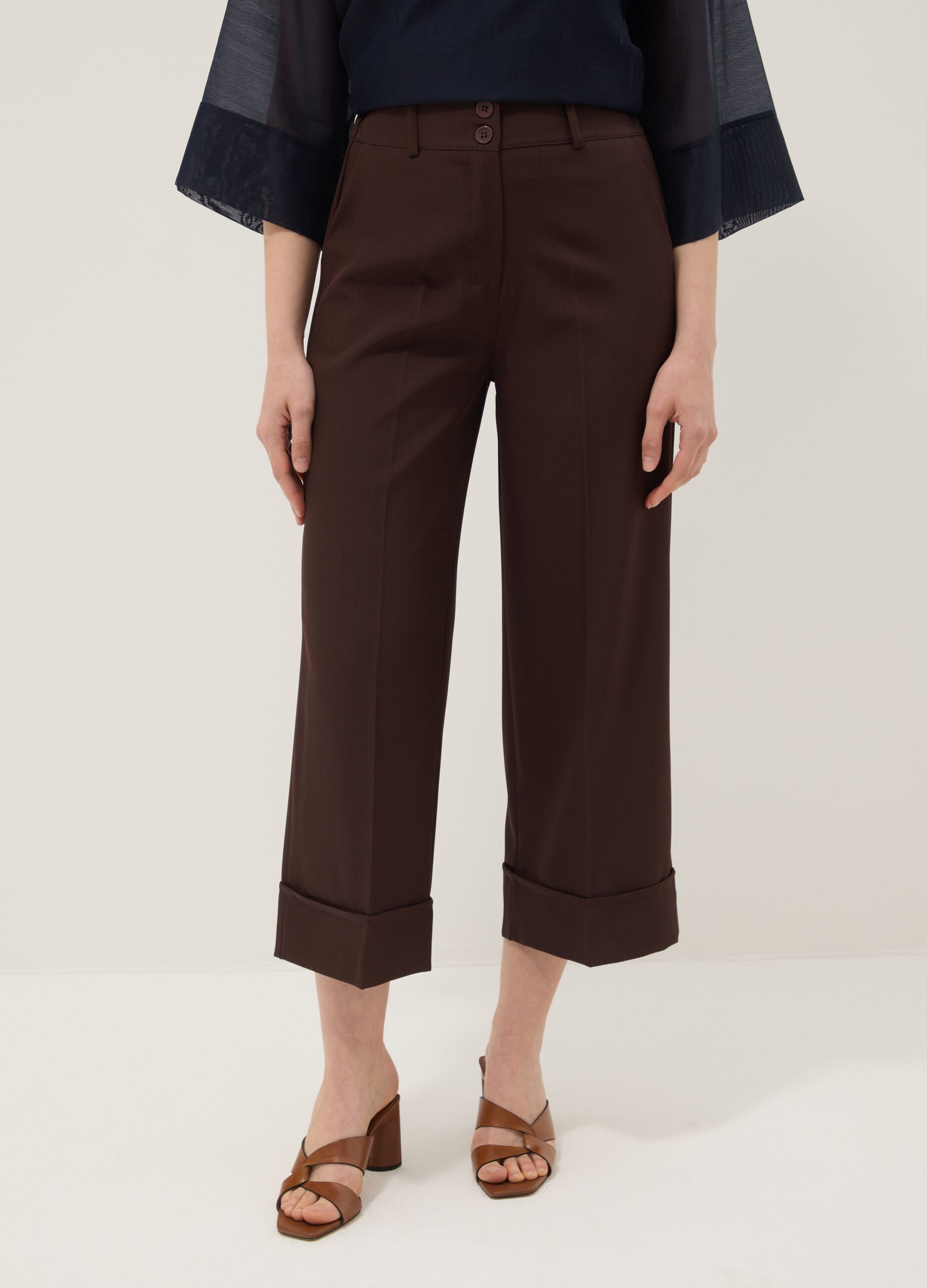 Brown cropped trousers in stretch fabric