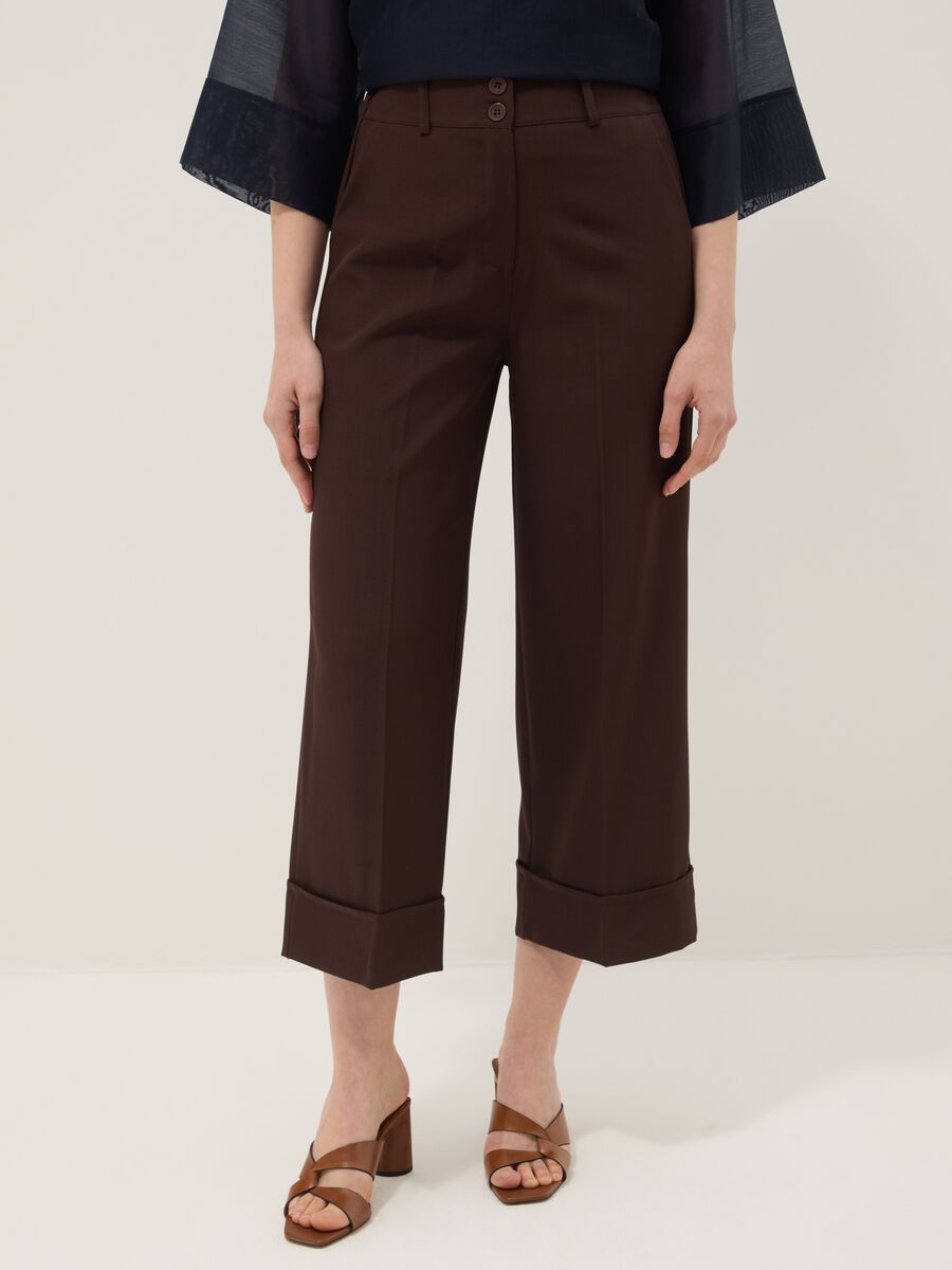 Brown cropped trousers in stretch fabric_1