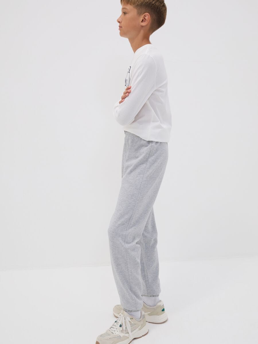 Pantaloni jogger grigi in puro cotone organico regular fit per ragazzo_0