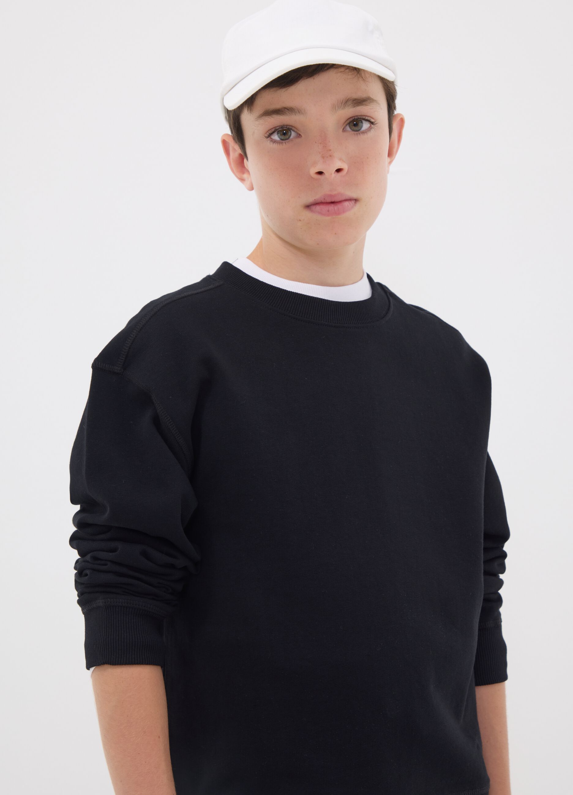 Black pure cotton crew-neck sweatshirt for boys, relaxed fit