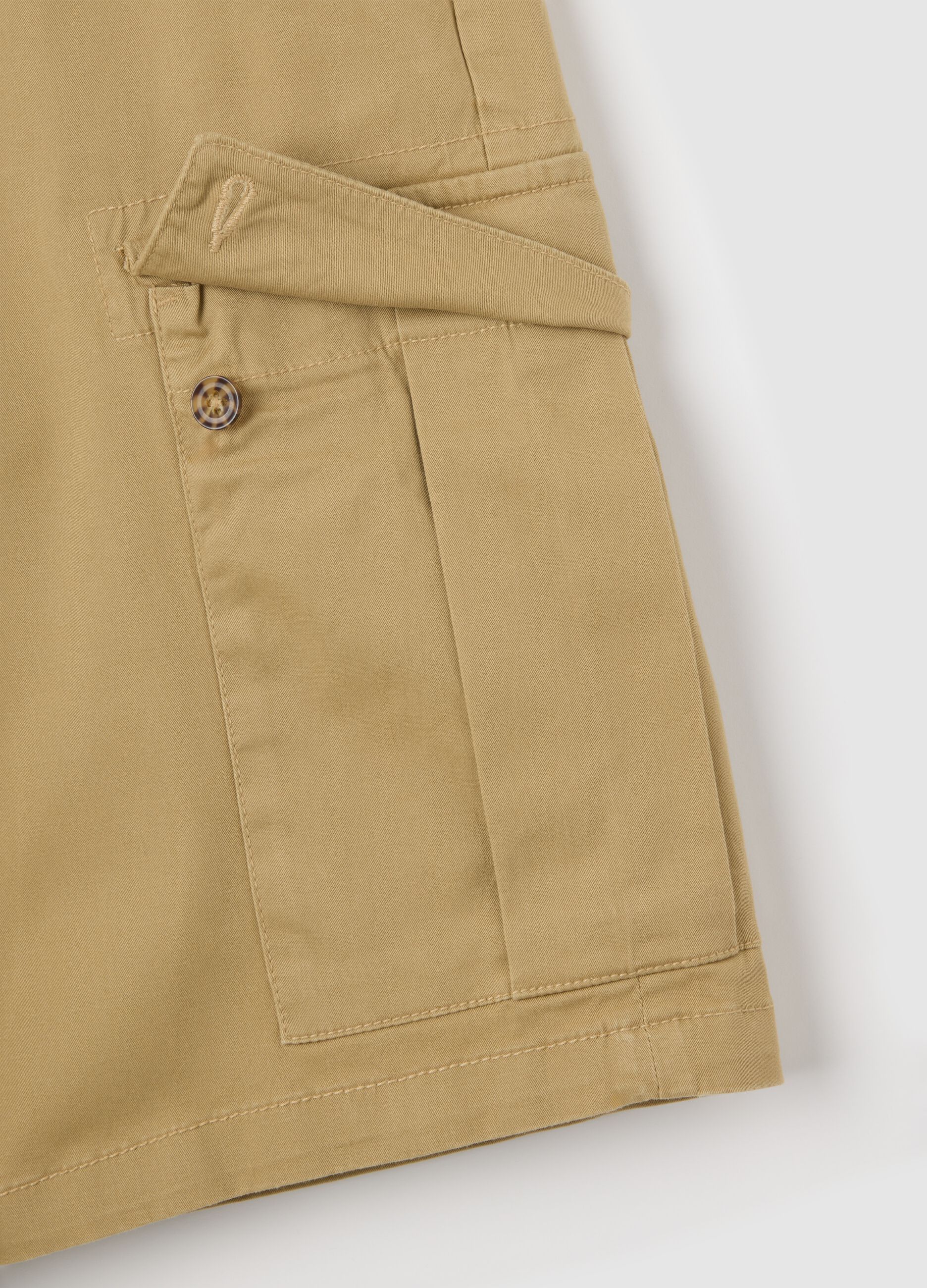 Bermuda cargo da uomo in cotone elasticizzato beige regular fit