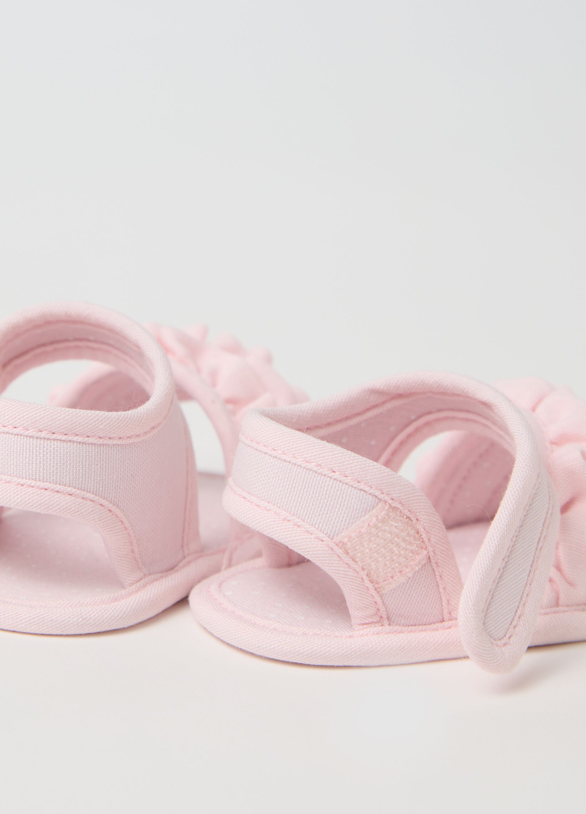 Pink cotton sandals with frills