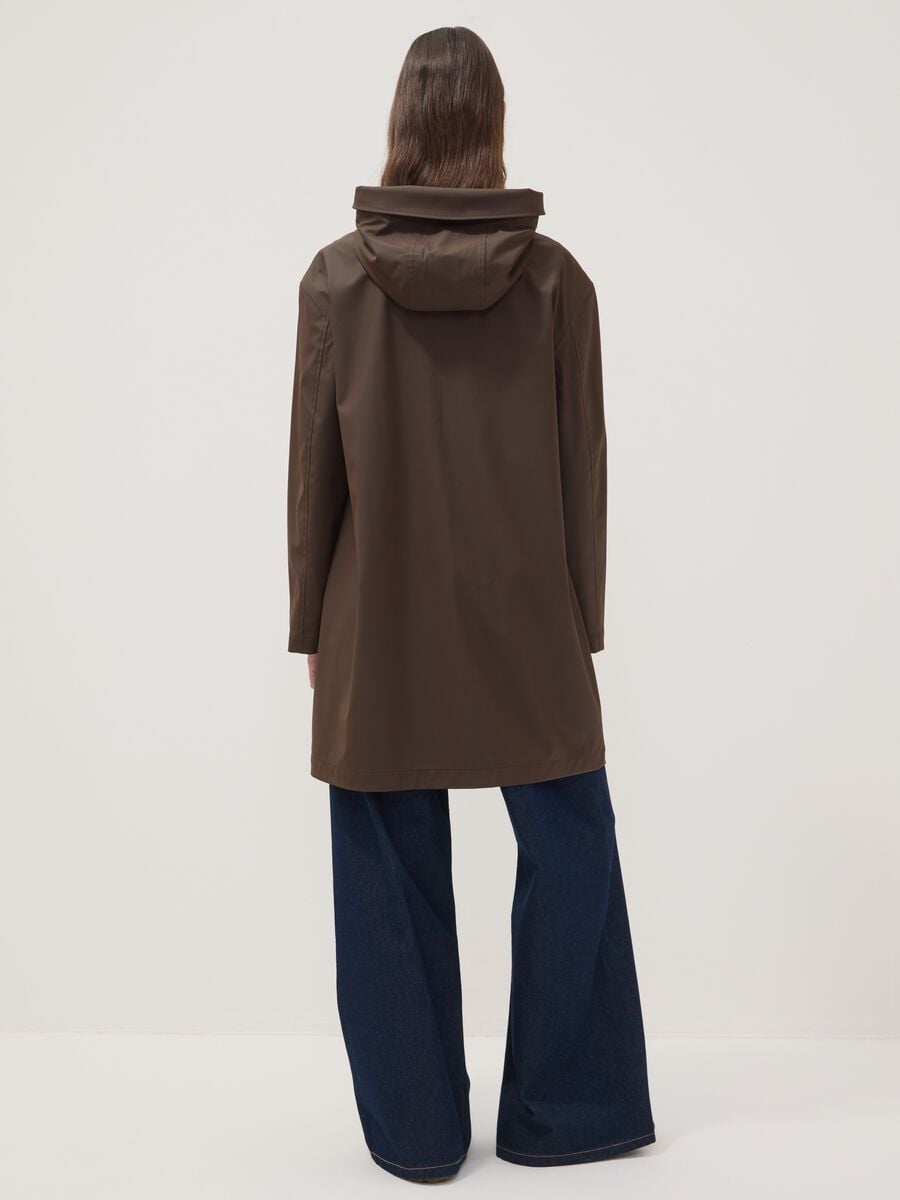 Giacca lunga marrone con cappuccio e zip_3