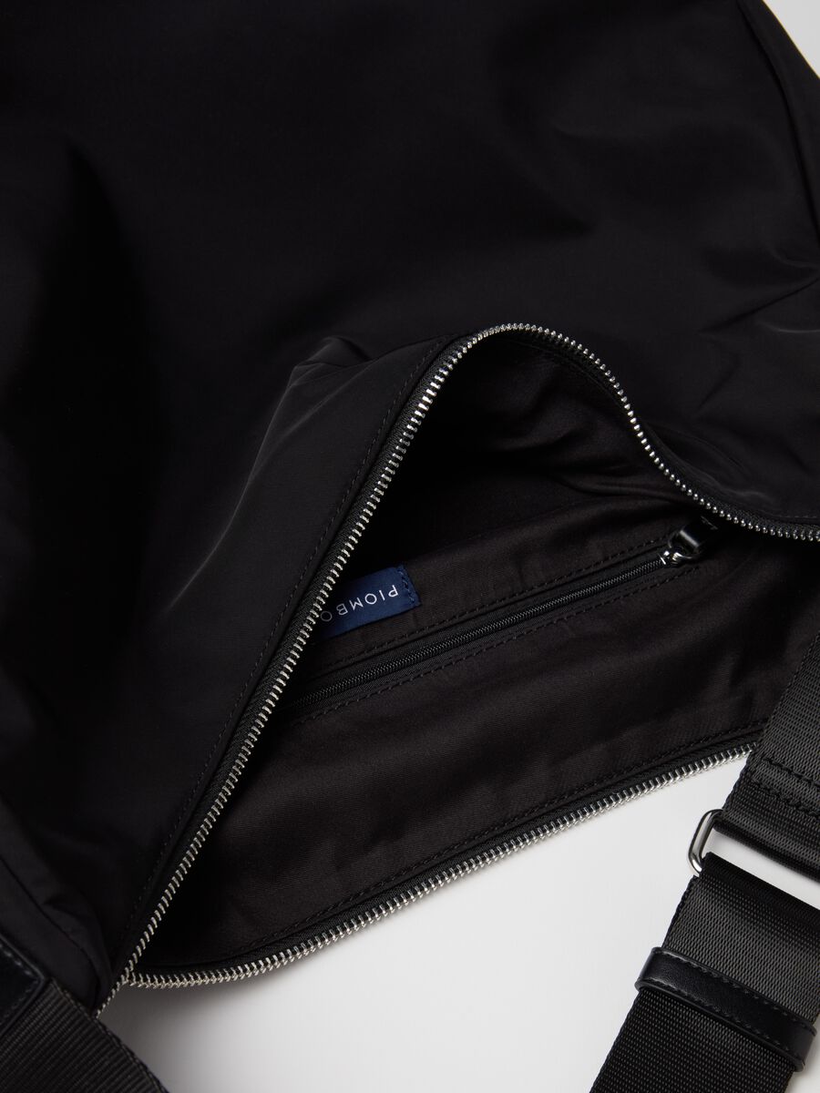 Contemporary half-moon bag with shoulder strap_2