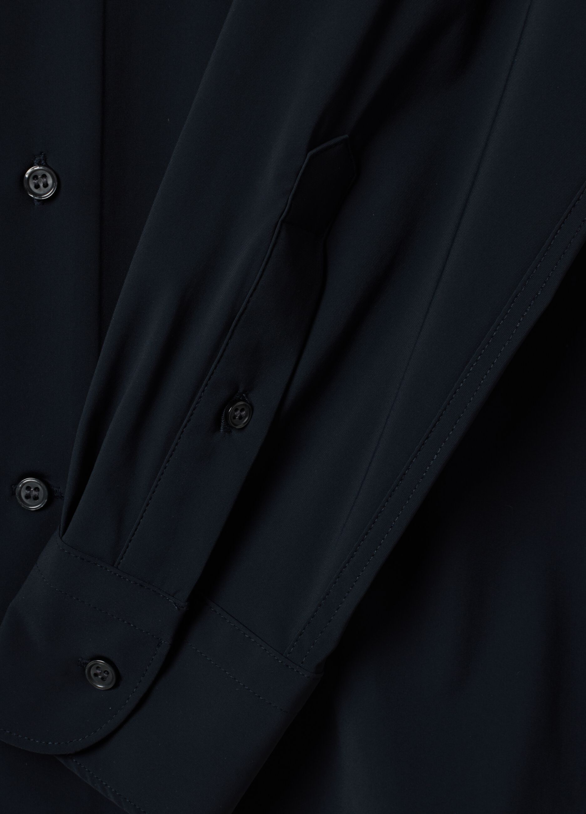 Black slim-fit shirt in breathable stretch fabric with 4-way stretch