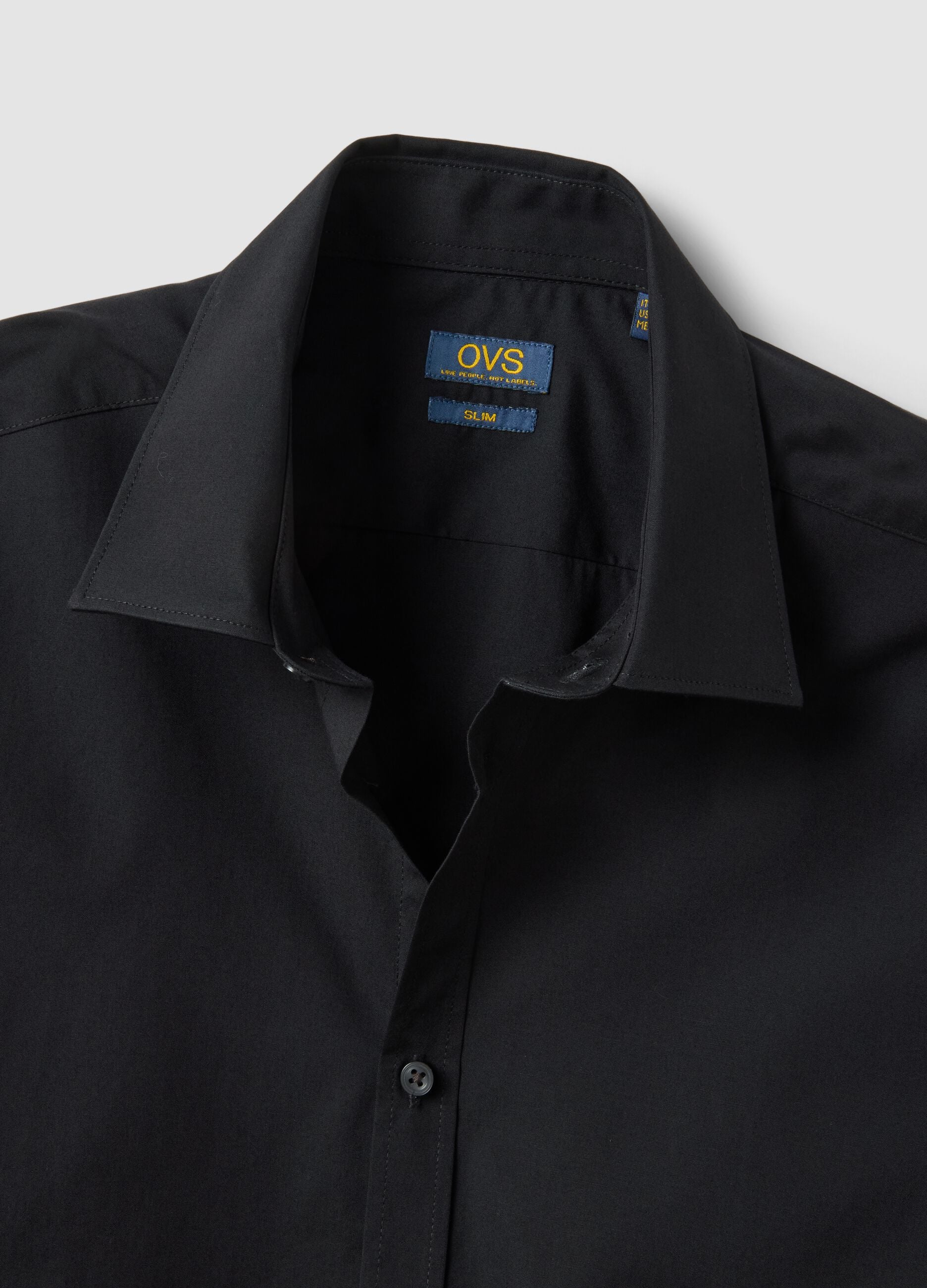 Black slim-fit shirt with classic collar, easy iron