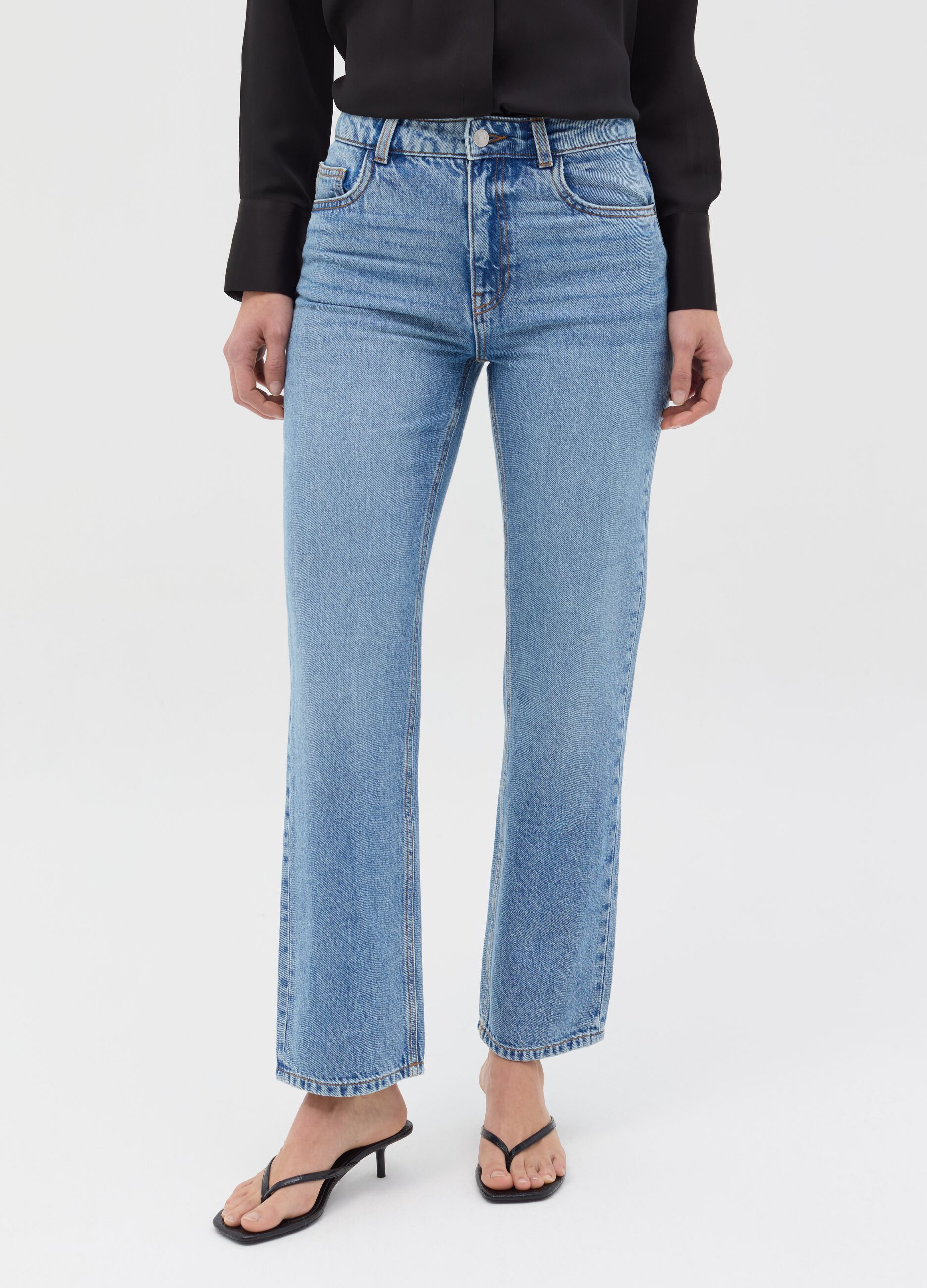 Straight-fit jeans with five pockets