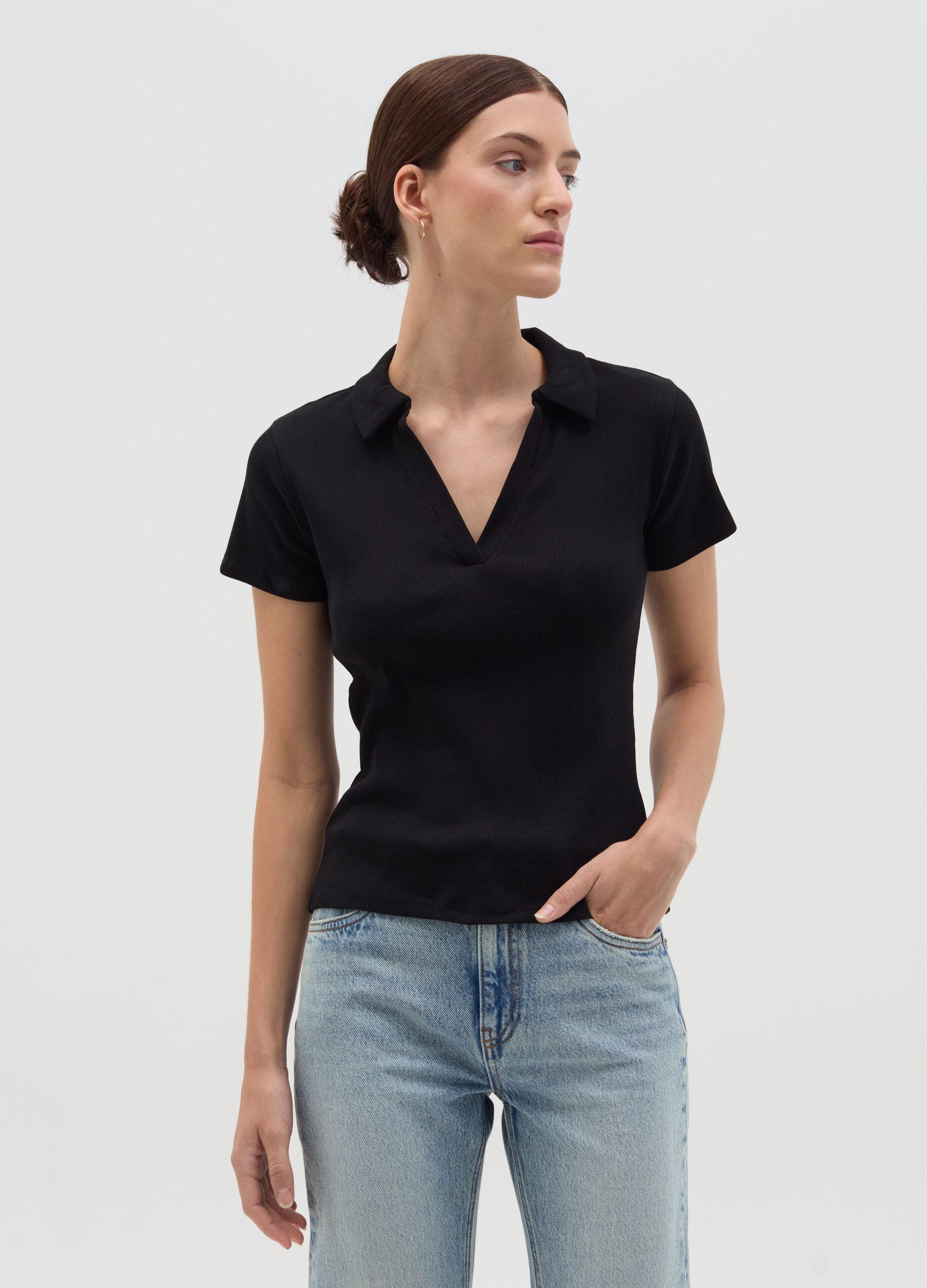 T-shirt with polo neck