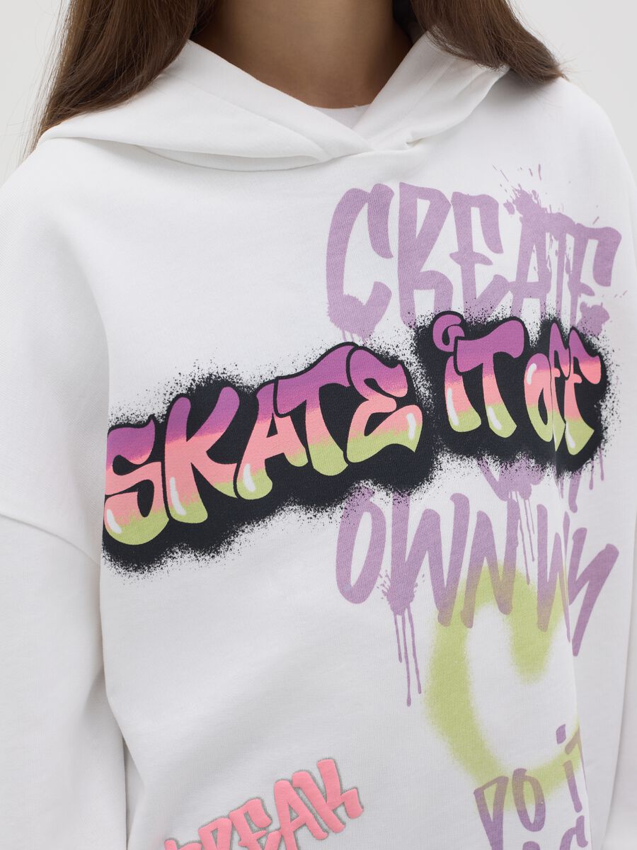Sweatshirt with hood and graffiti-style print_1