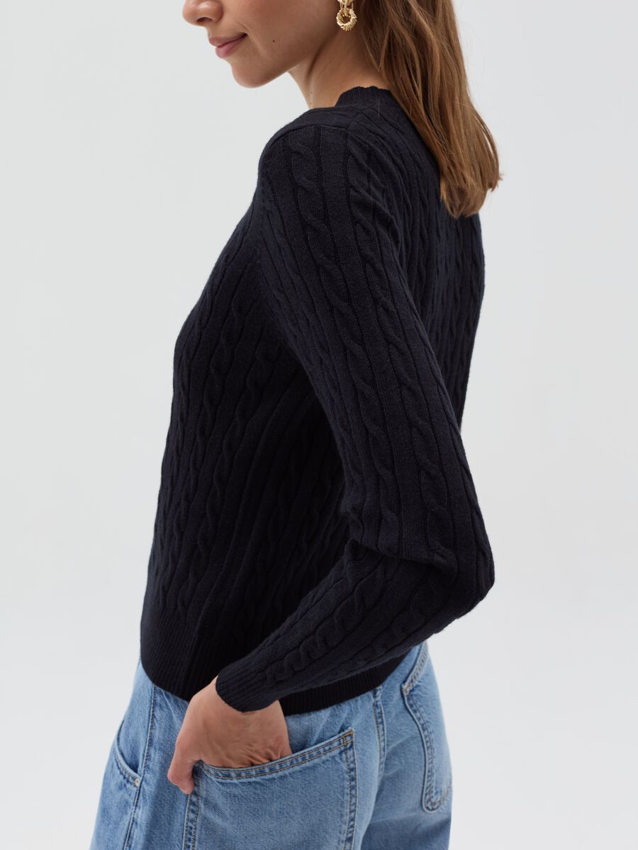 Ribbed pullover with cable-knit design_1