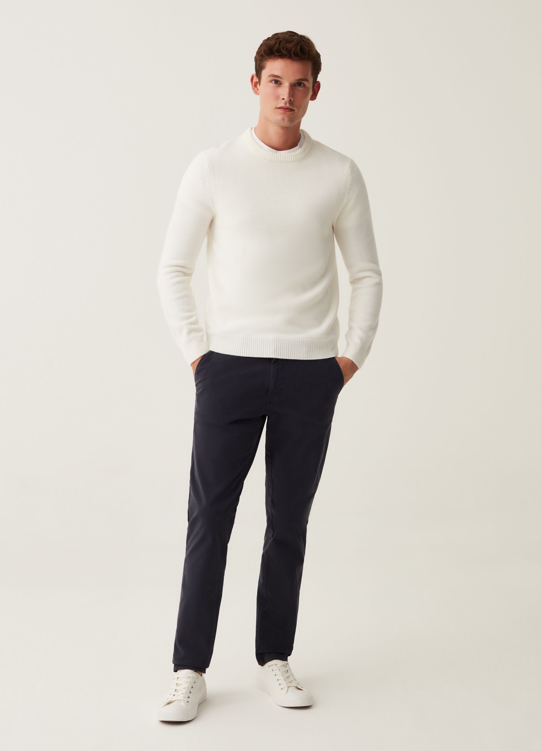 Pantaloni chino in cotone stretch tinta unita_0
