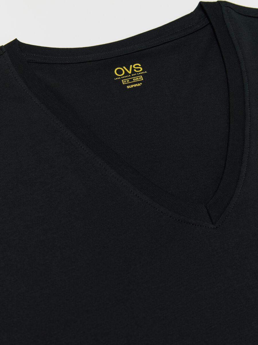 Two-pack undershirts with V neck_5