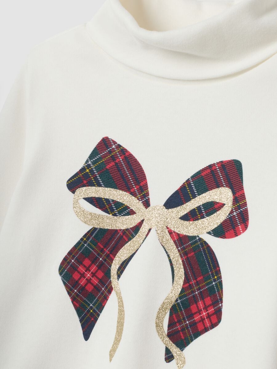 T-shirt bianca in puro cotone dolcevita con stampa fiocco_2
