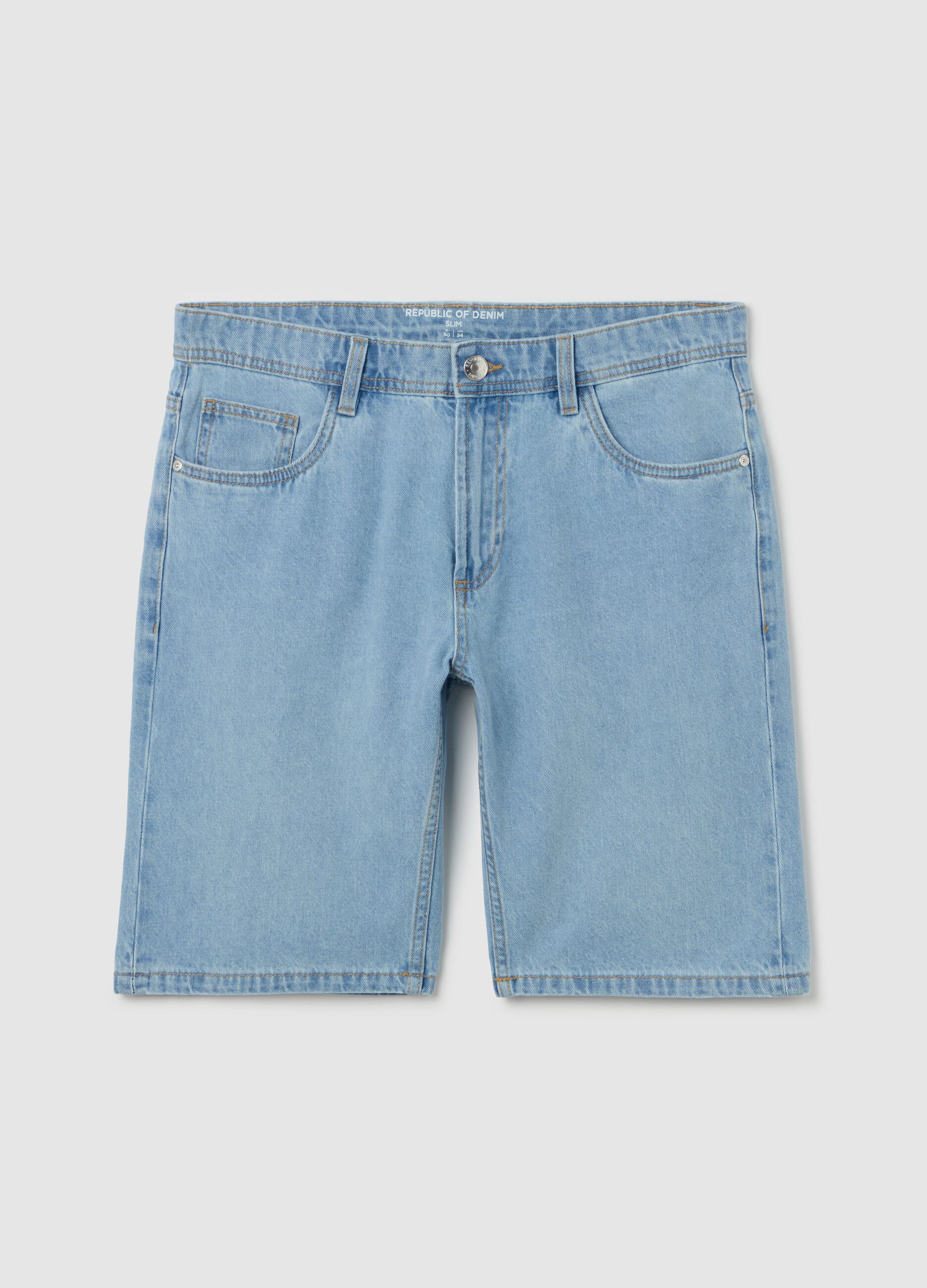 Sky blue slim-fit Bermuda shorts in denim