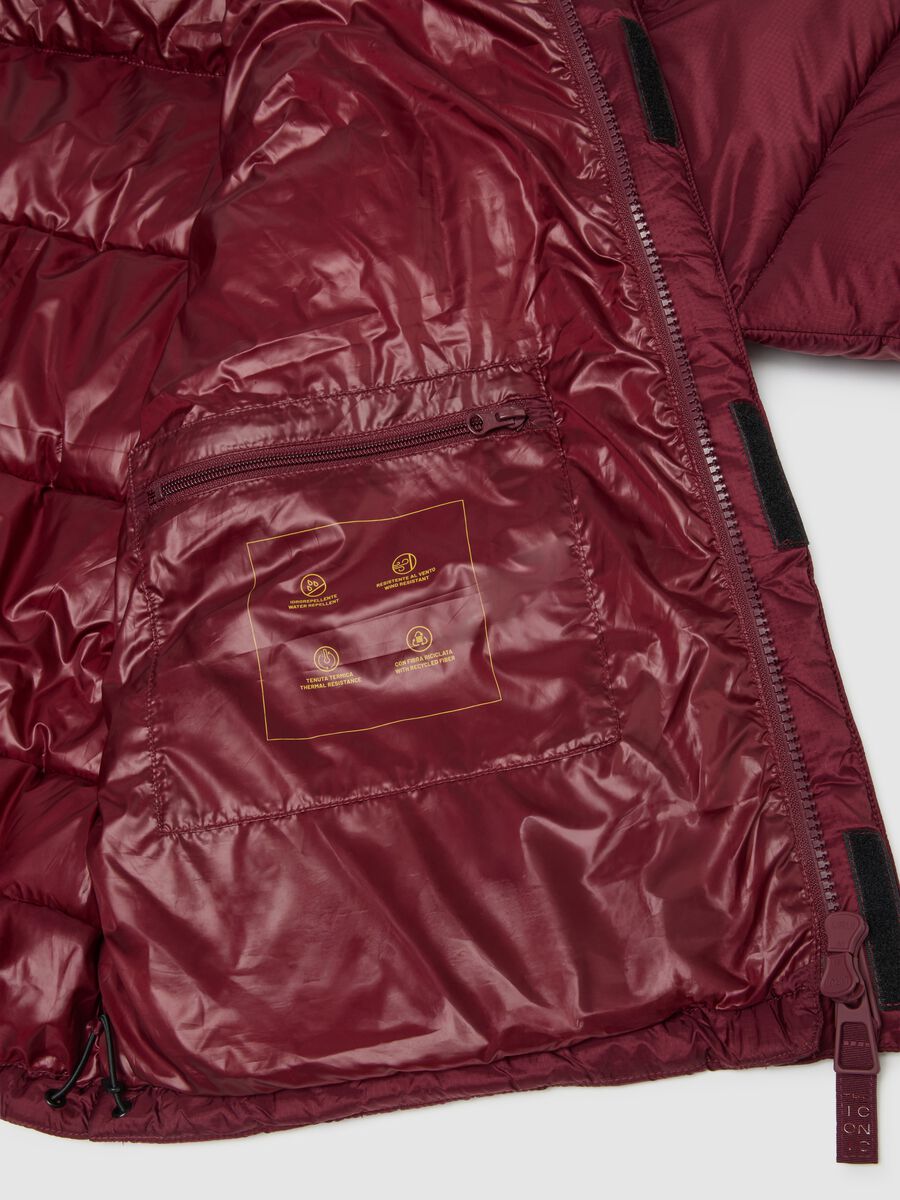 Piumino The Iconic Puffer bordeaux con cappuccio regolabile_7