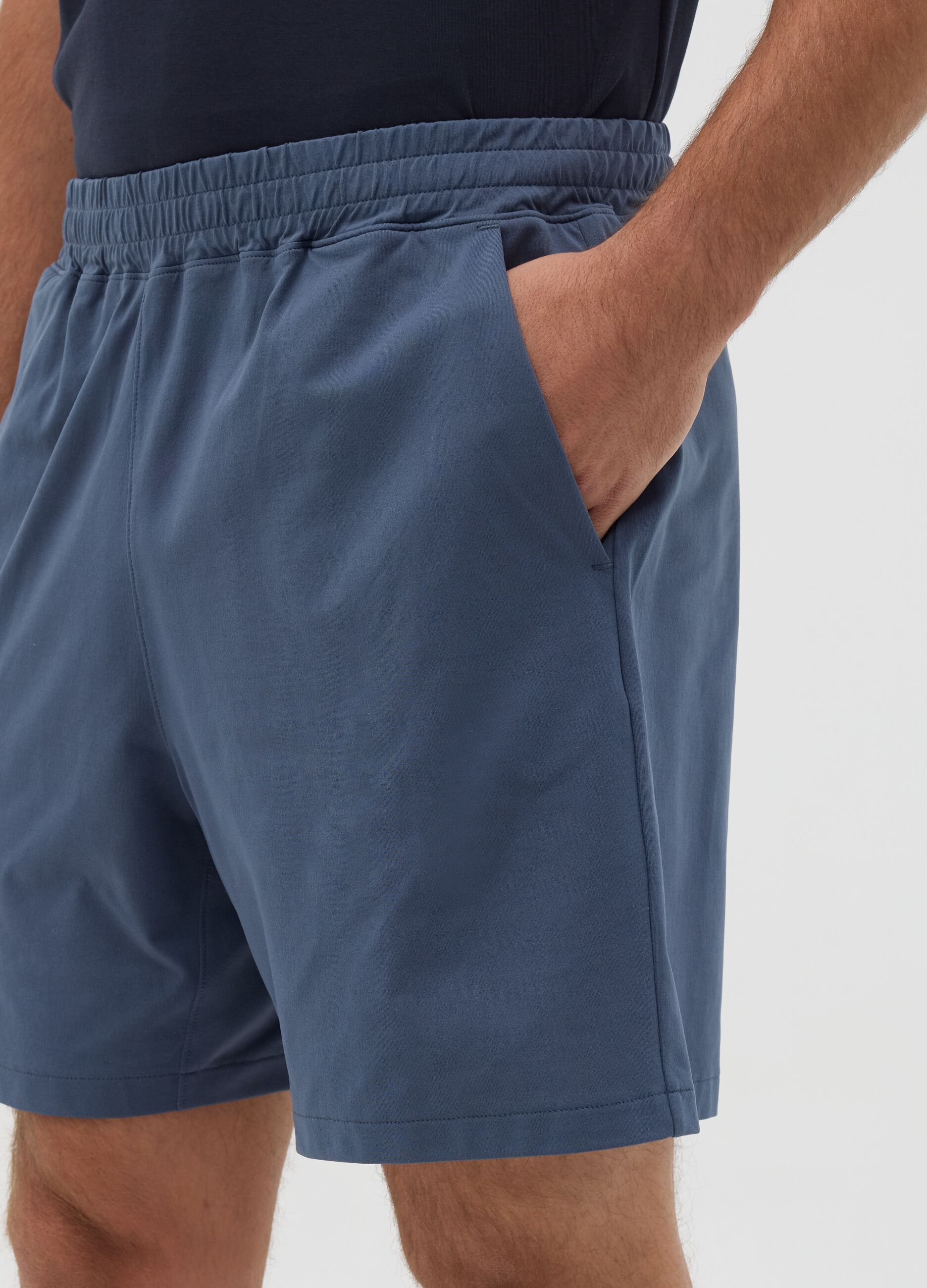 Blue Bermuda joggers in stretch fabric