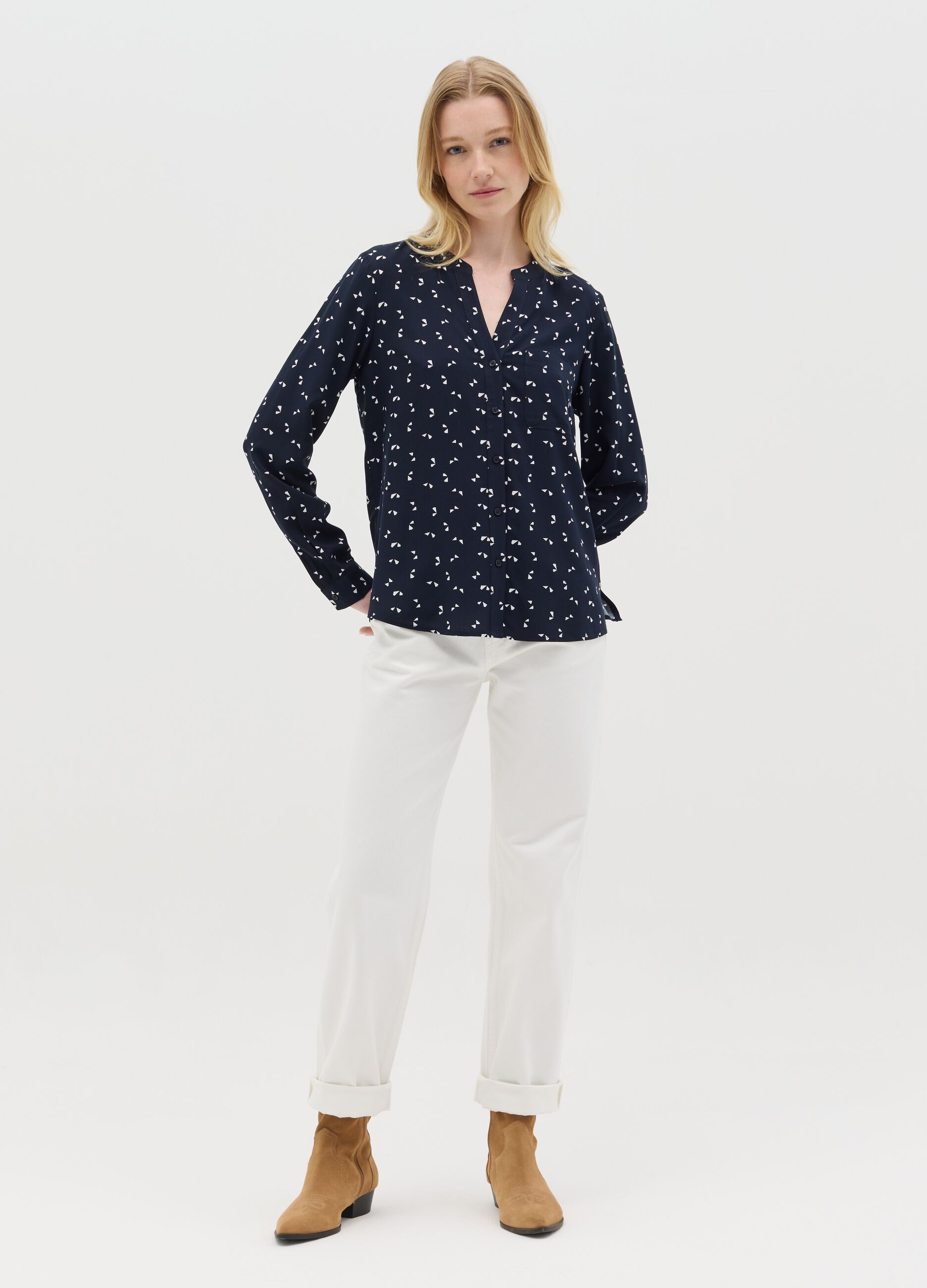 Blue shirt in viscose with micro print