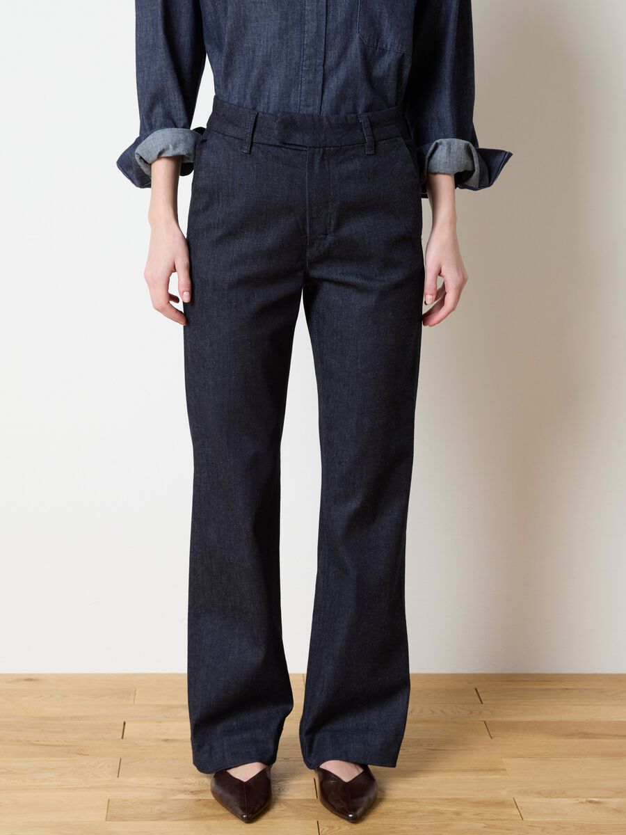 Dark-wash bootcut jeans with pockets_1