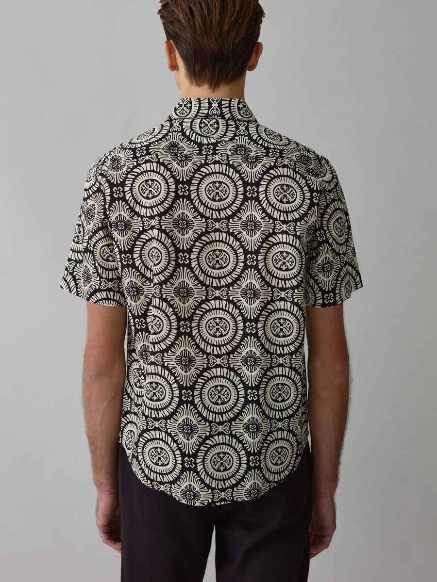 Short-sleeved shirt with ethnic print_2