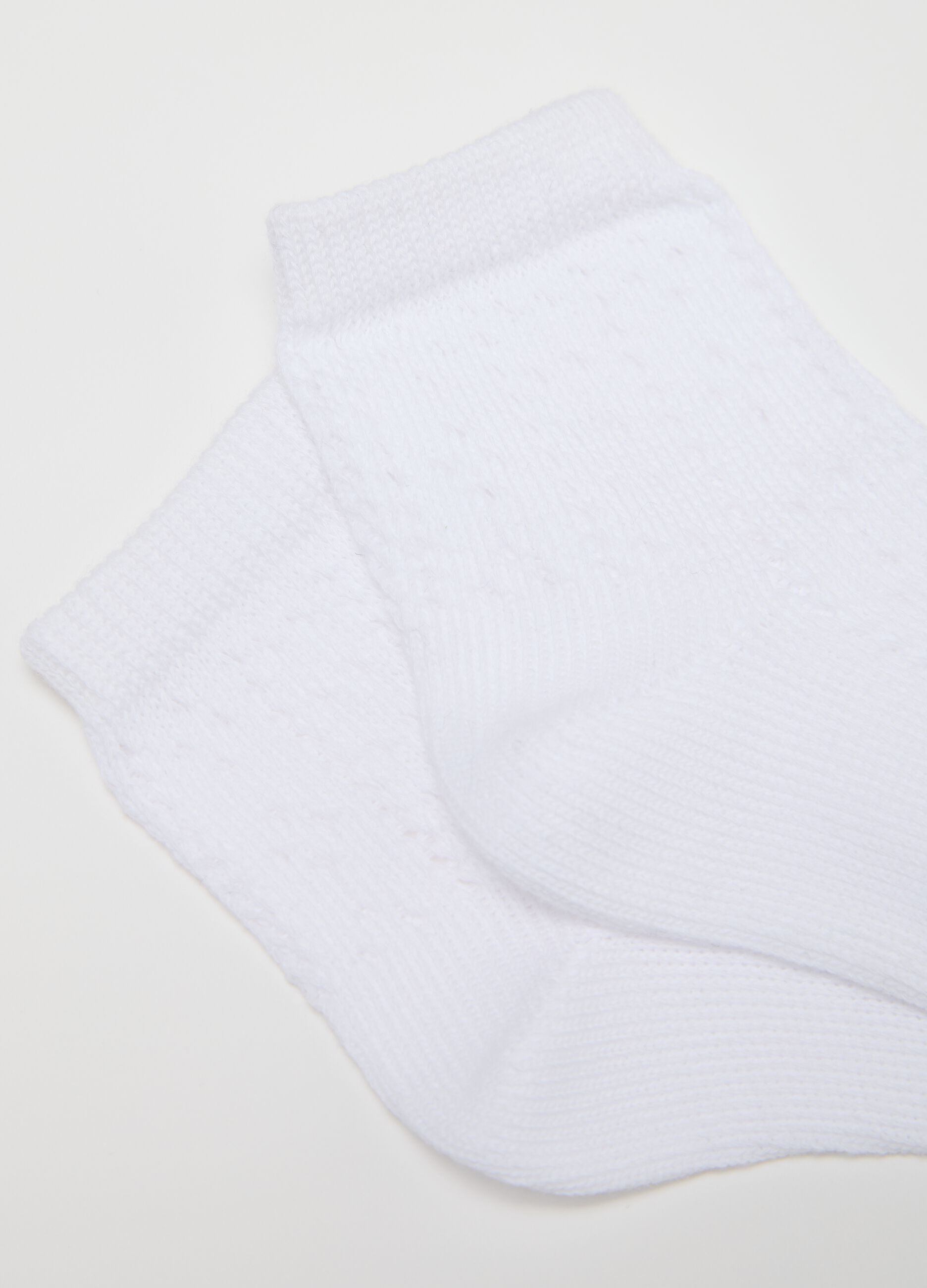 Short white socks with raised weave