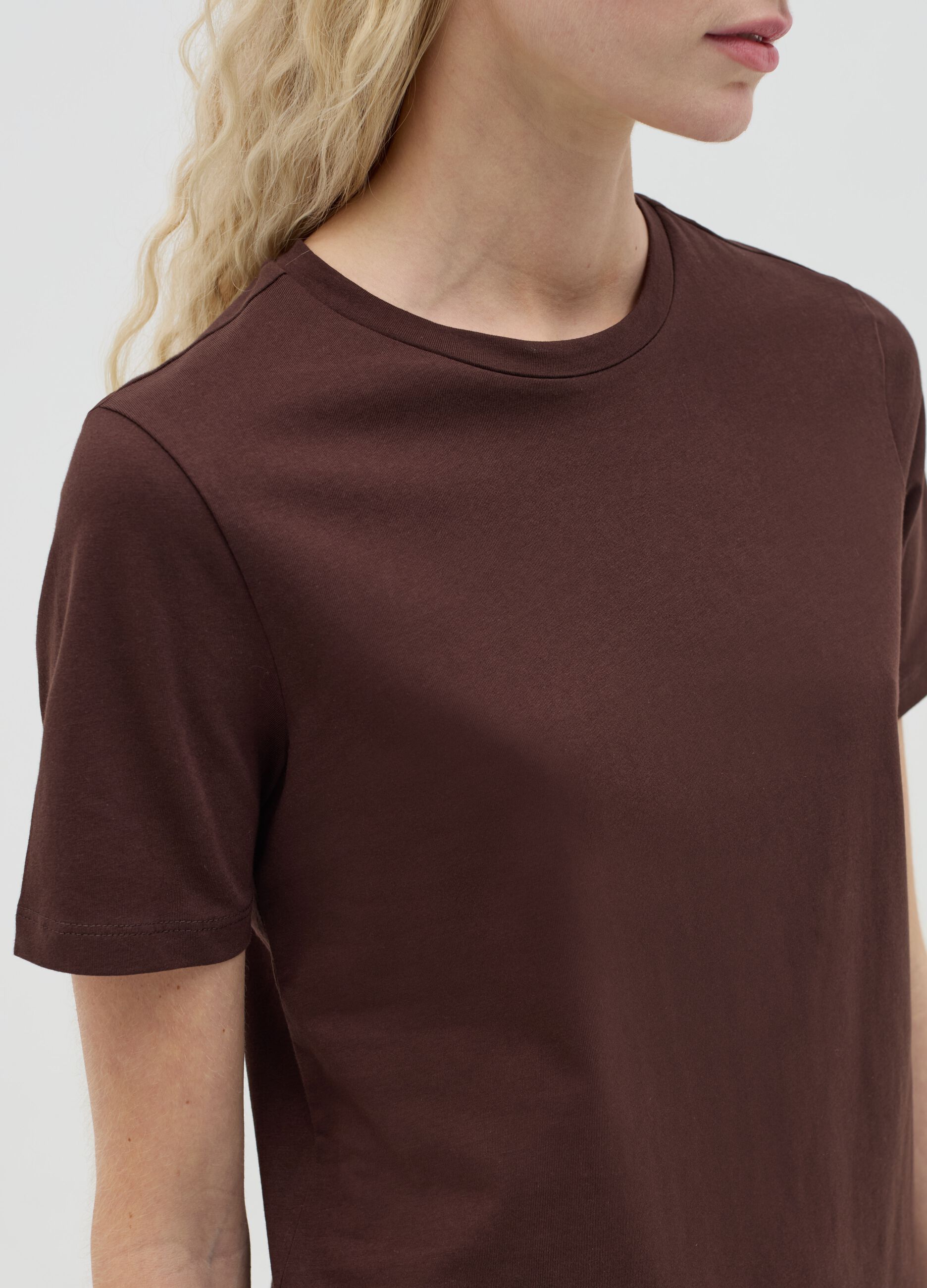 Essential T-shirt in cotton with round neck