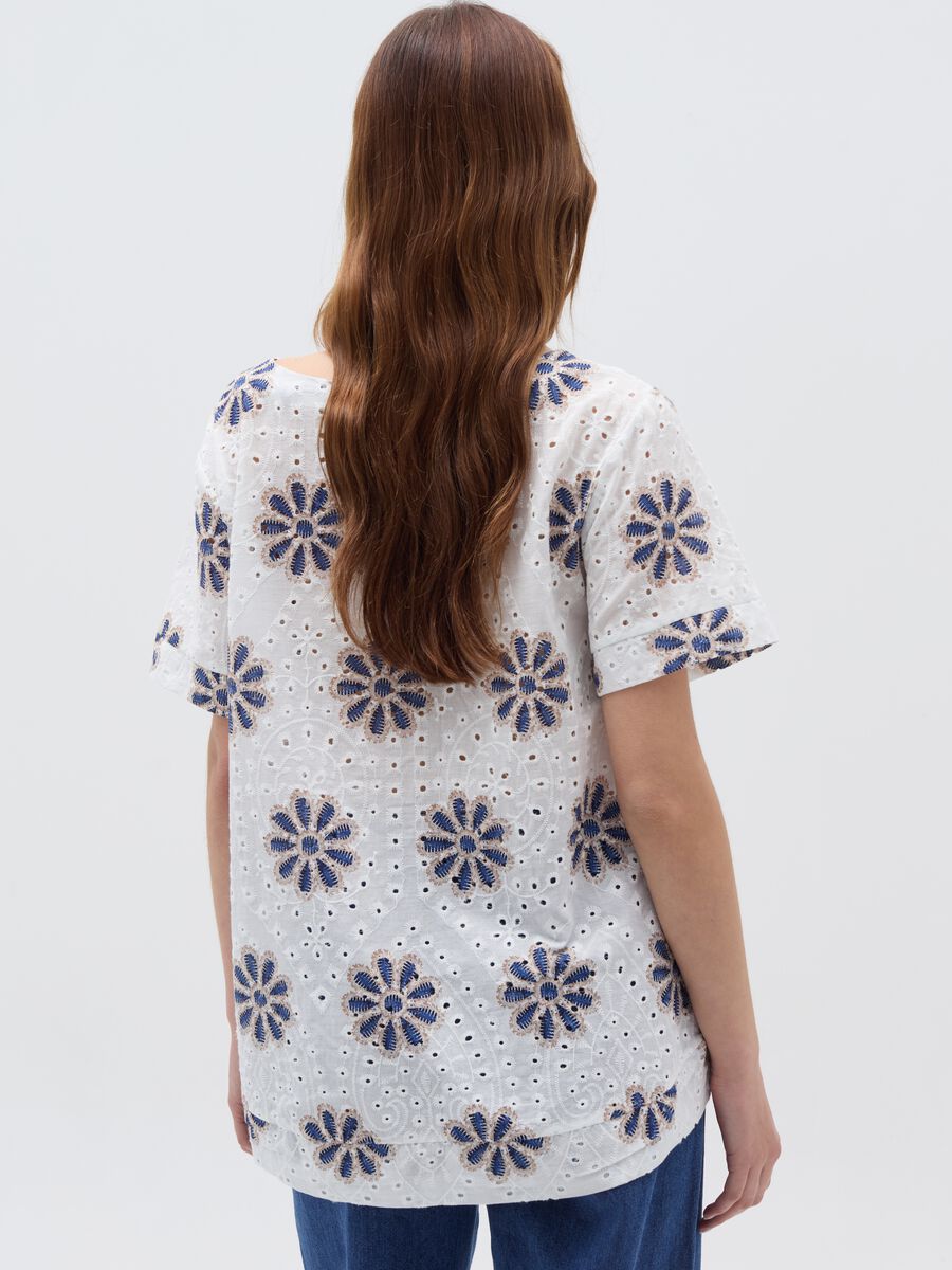 Broderie anglaise blouse with flowers embroidery_2