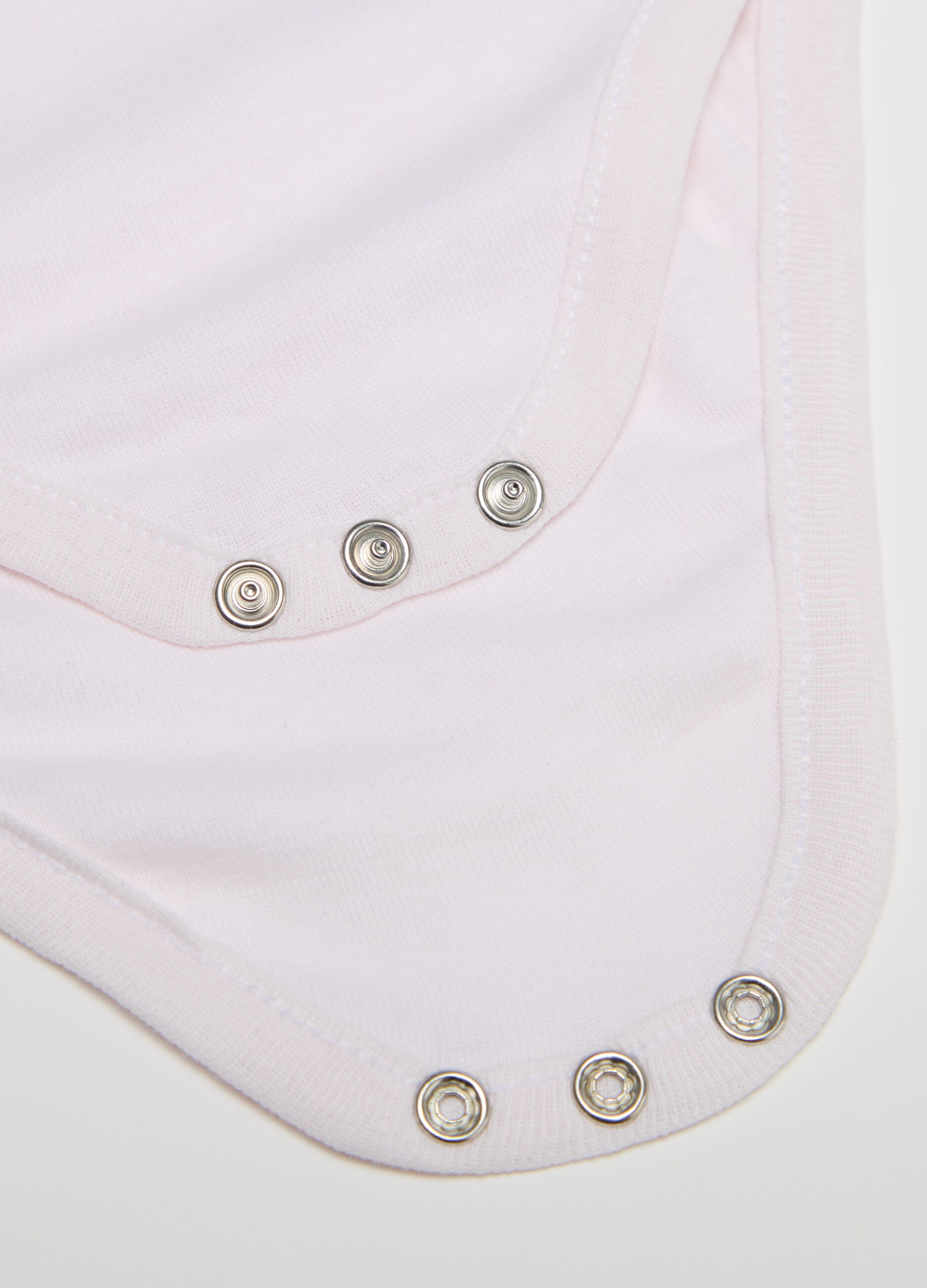 Three-pack short-sleeved bodysuits in cotton