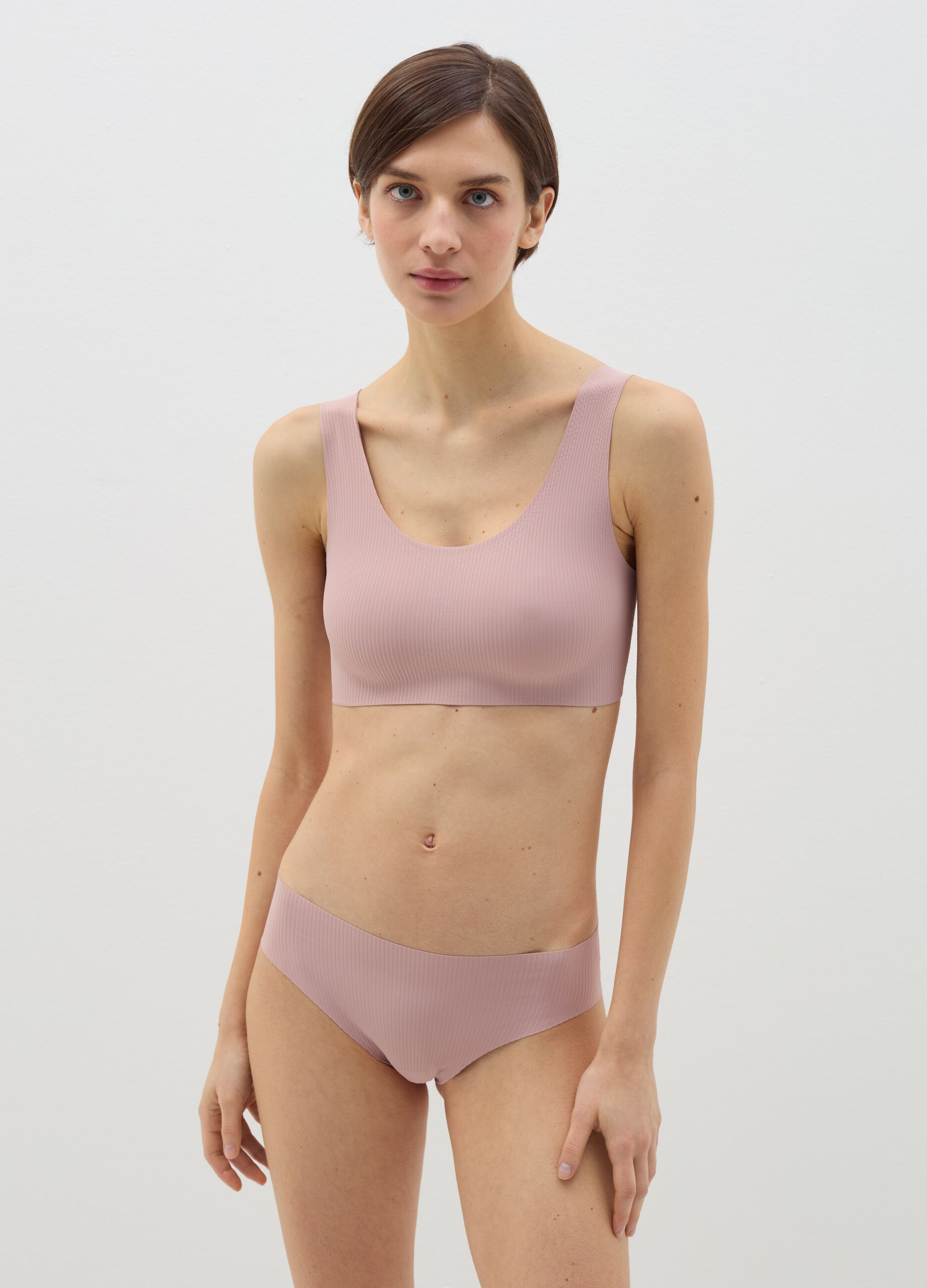 Seam-free ribbed bralette