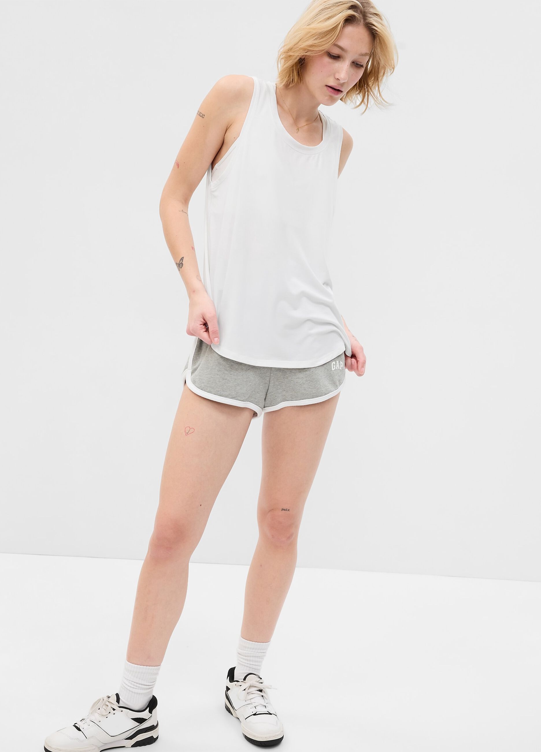 Stretch tank top with round neck