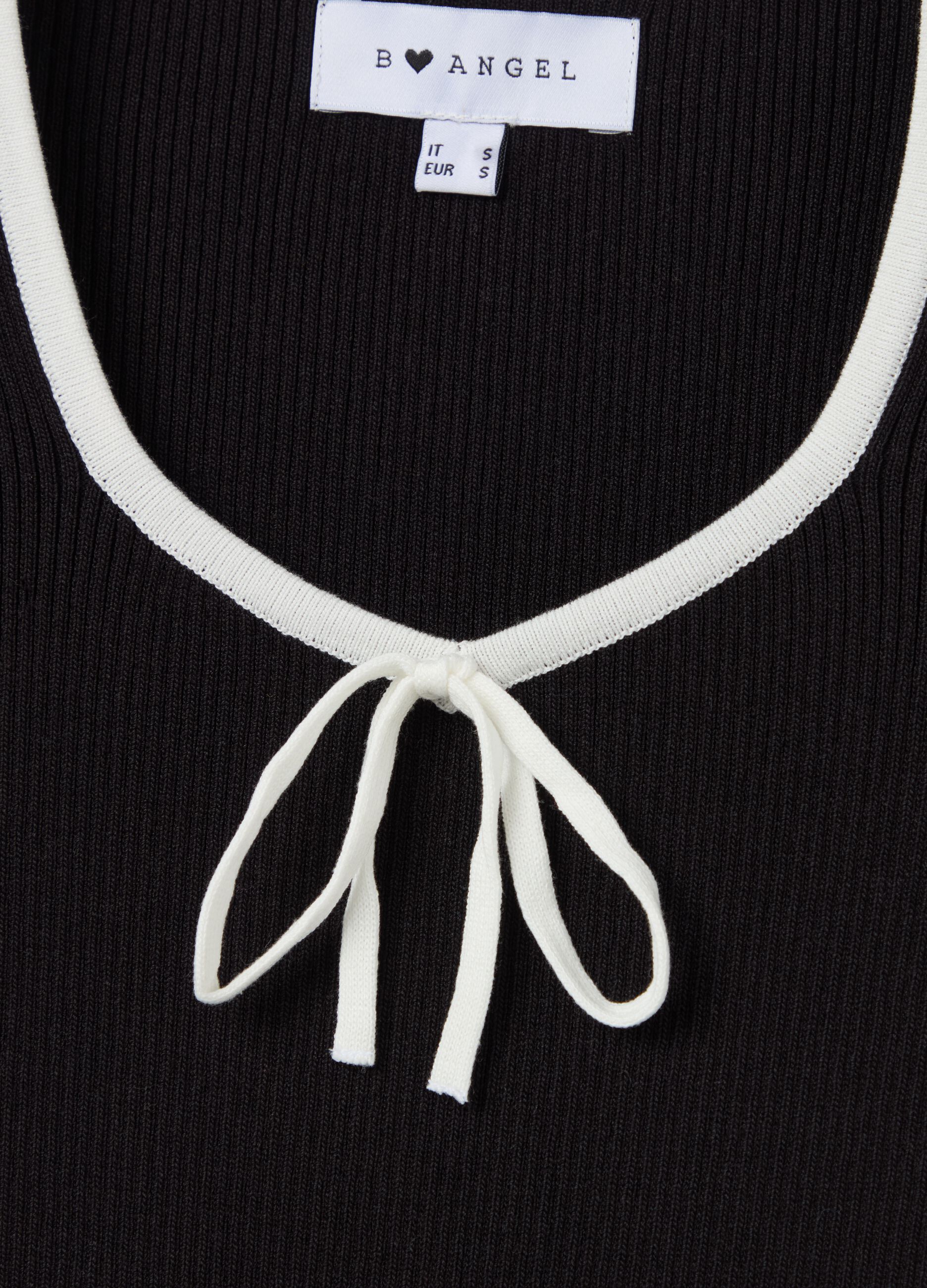 Ribbed top with bow