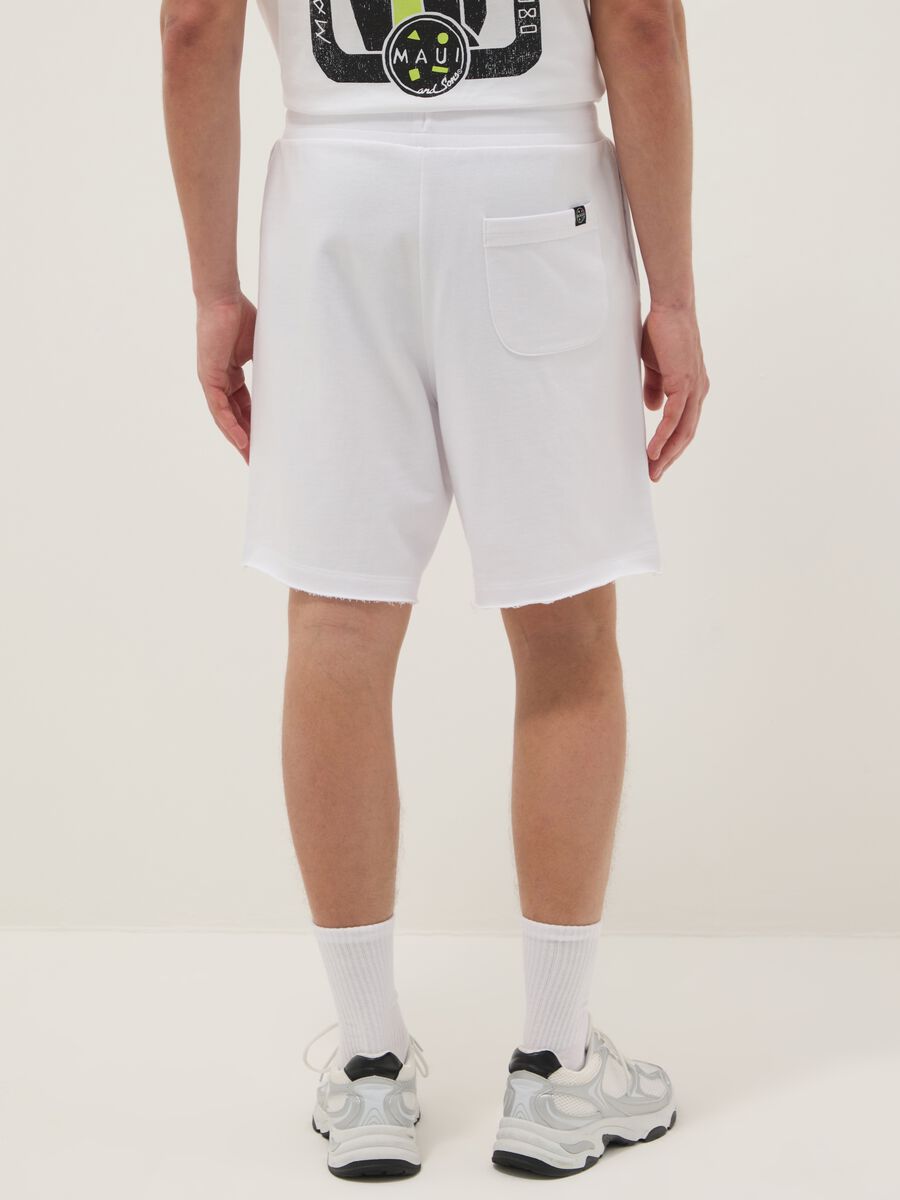 Bermuda bianchi in puro cotone con vita elasticizzata_2