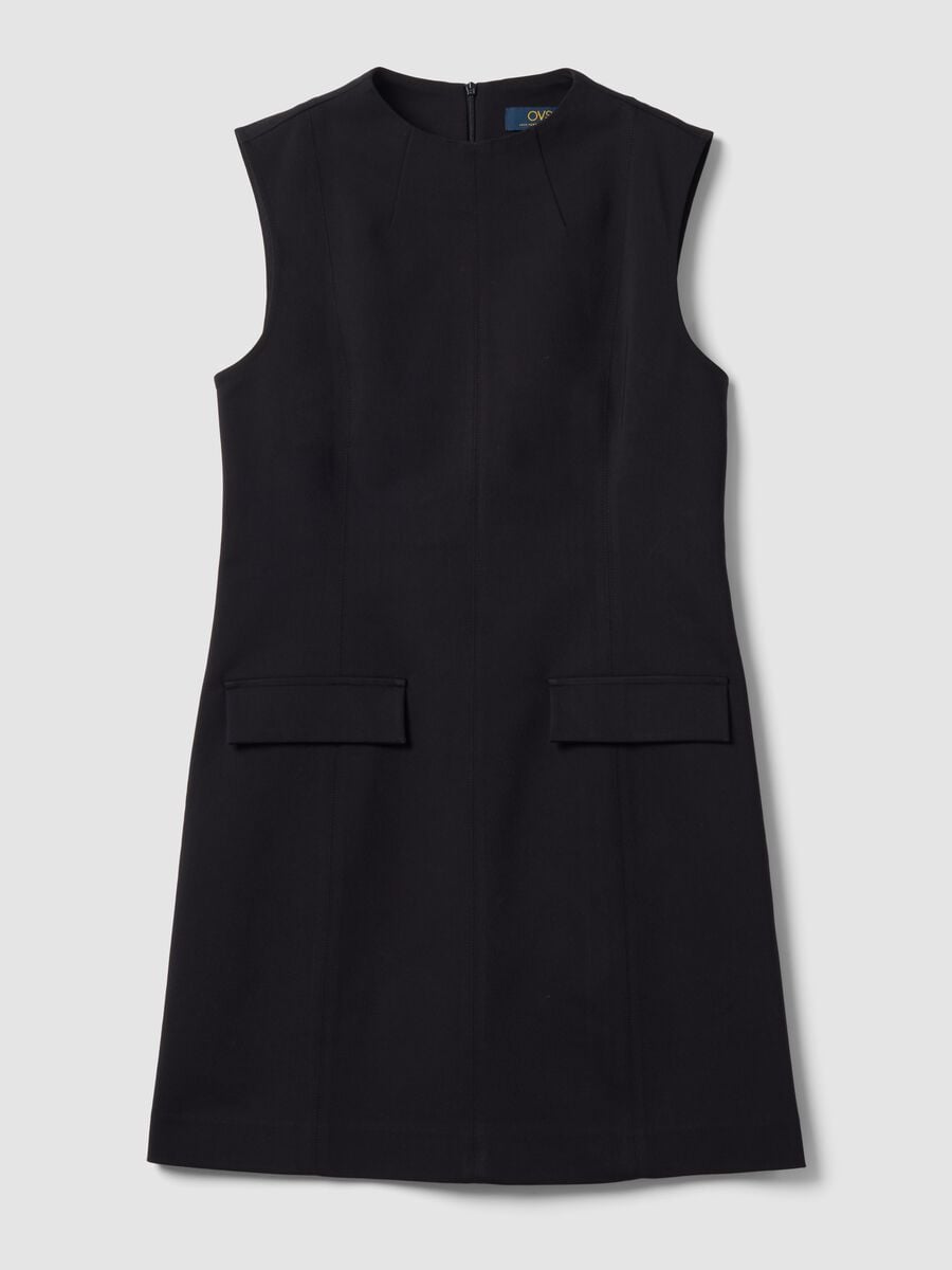 Abito smanicato nero in cotone elasticizzato con girocollo fitted_4