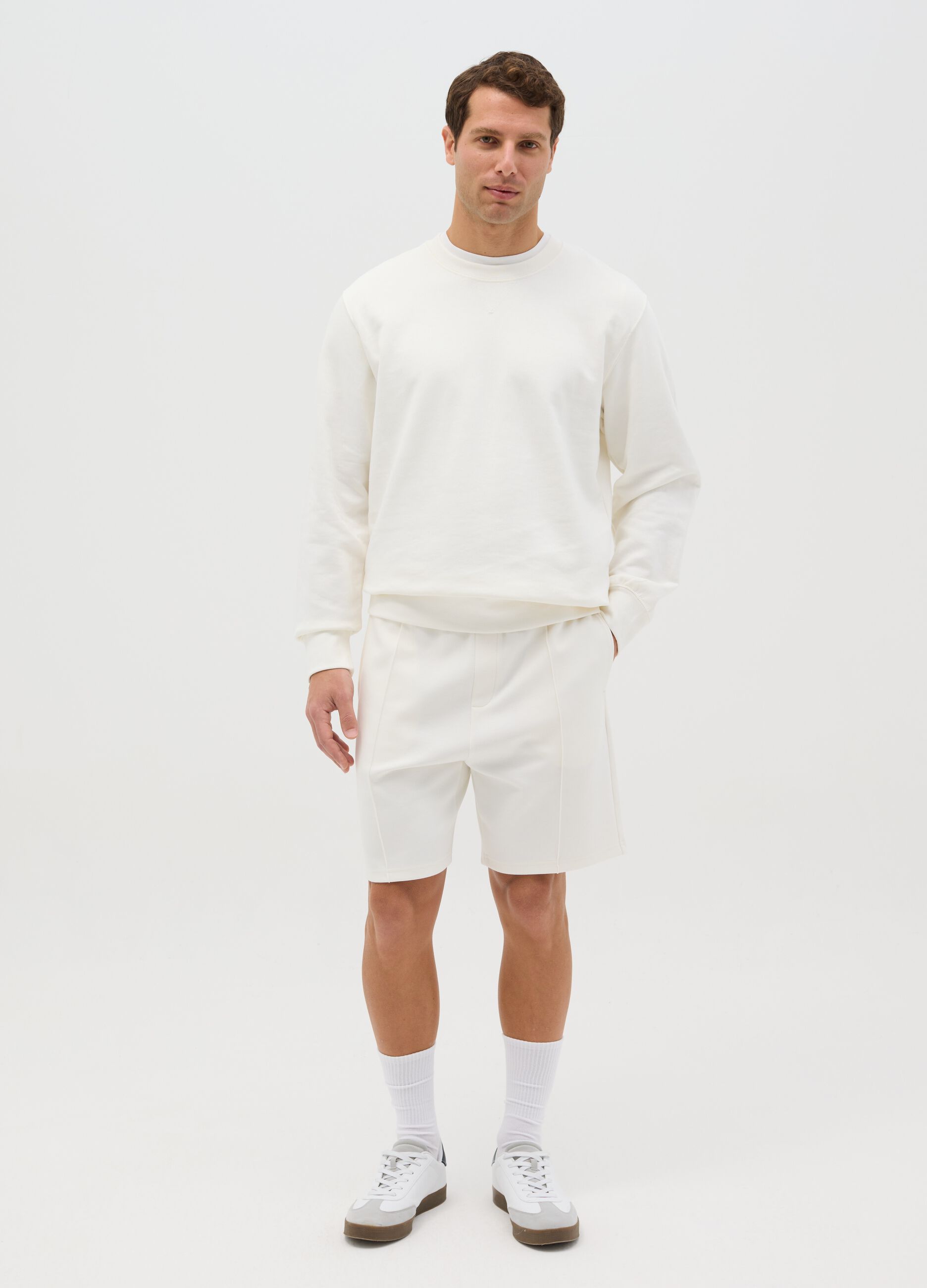 White Bermuda joggers in fleece