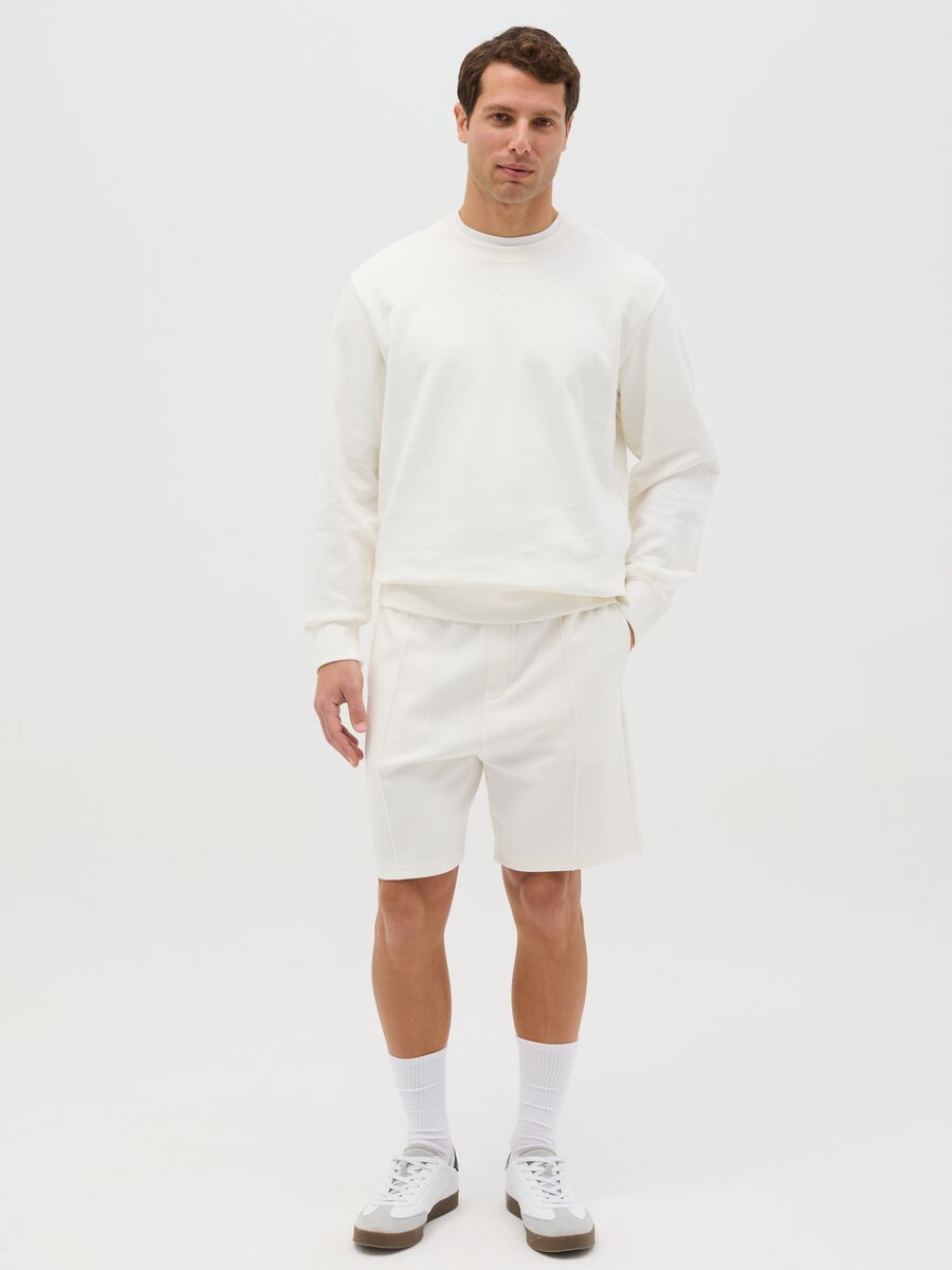 White Bermuda joggers in fleece_0