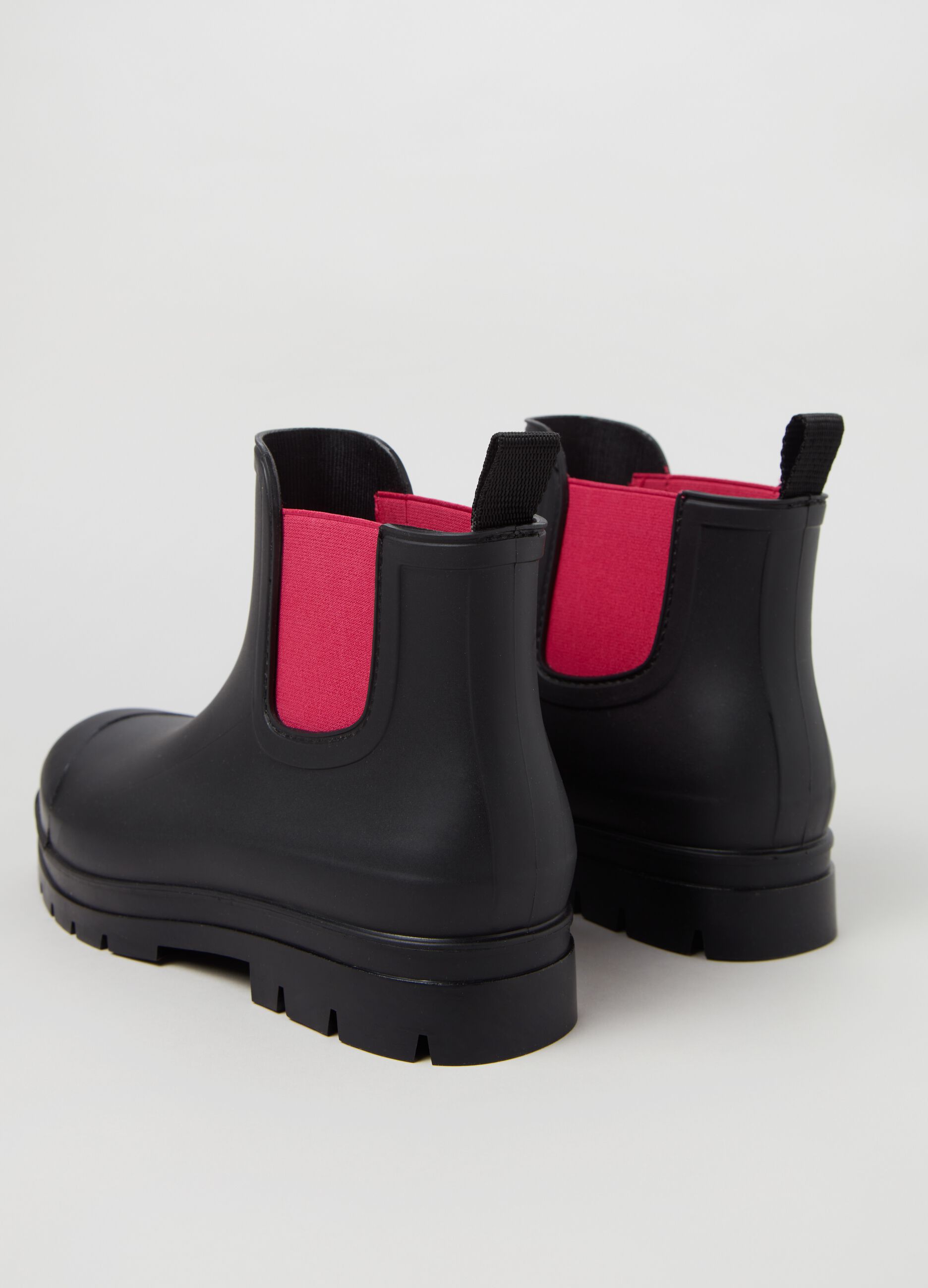 Waterproof boots with contrasting colour bands