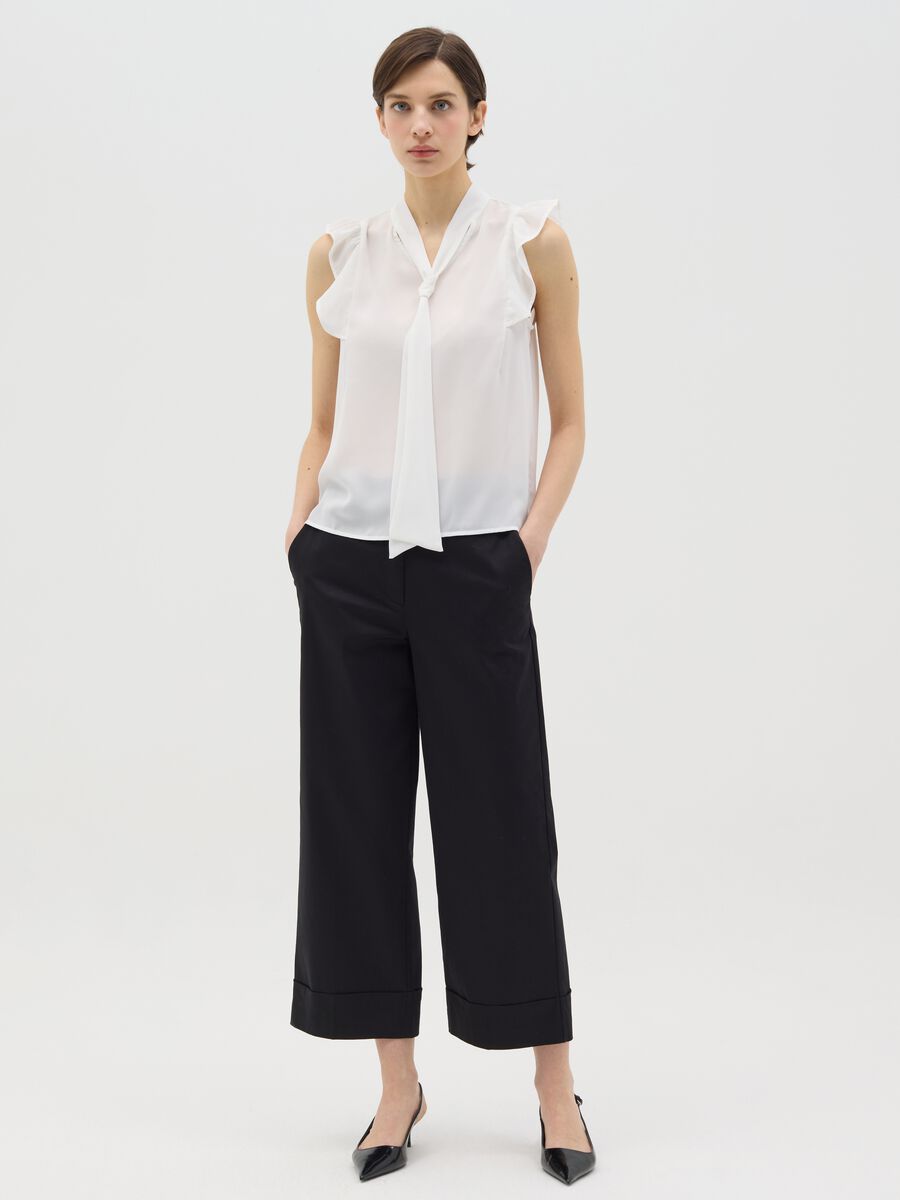 White sleeveless blouse with flounce_1