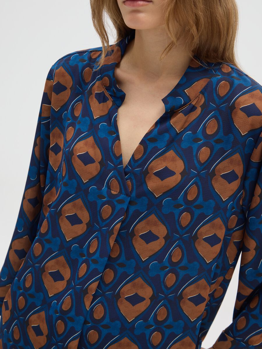 Multicolour regular fit V-neck blouse_3