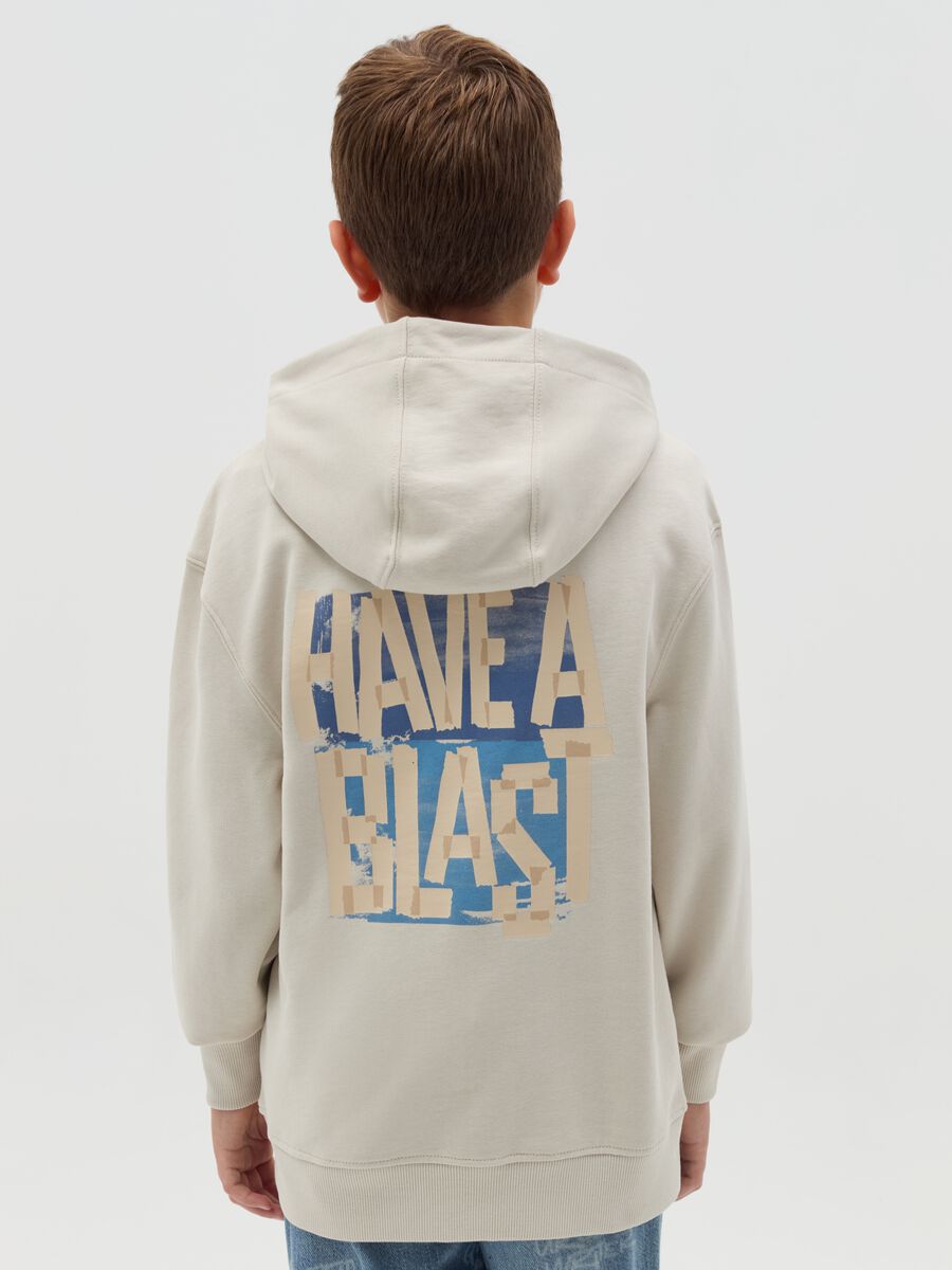 Felpa con cappuccio e stampa lettering_1