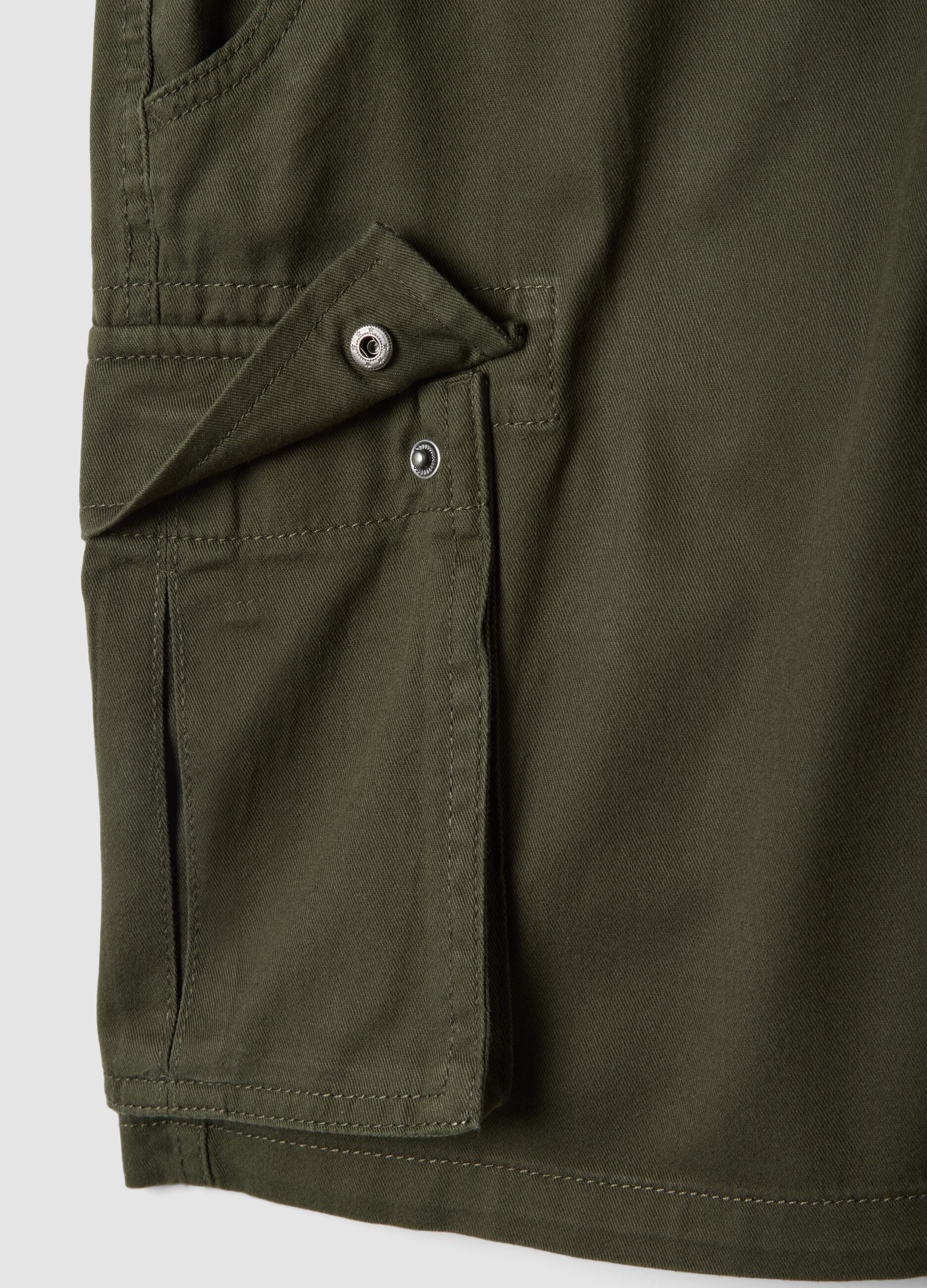 Green pure cotton regular-fit cargo shorts