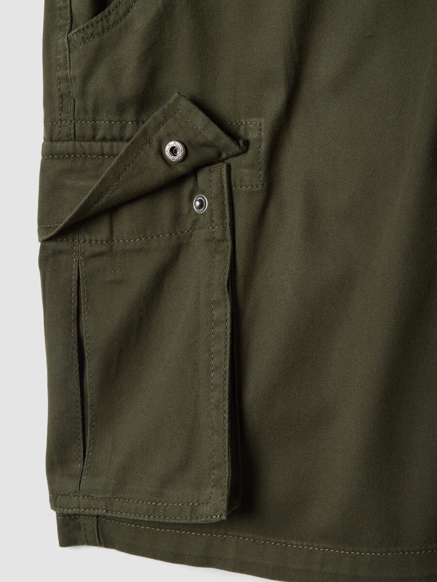 Green pure cotton regular-fit cargo shorts_5